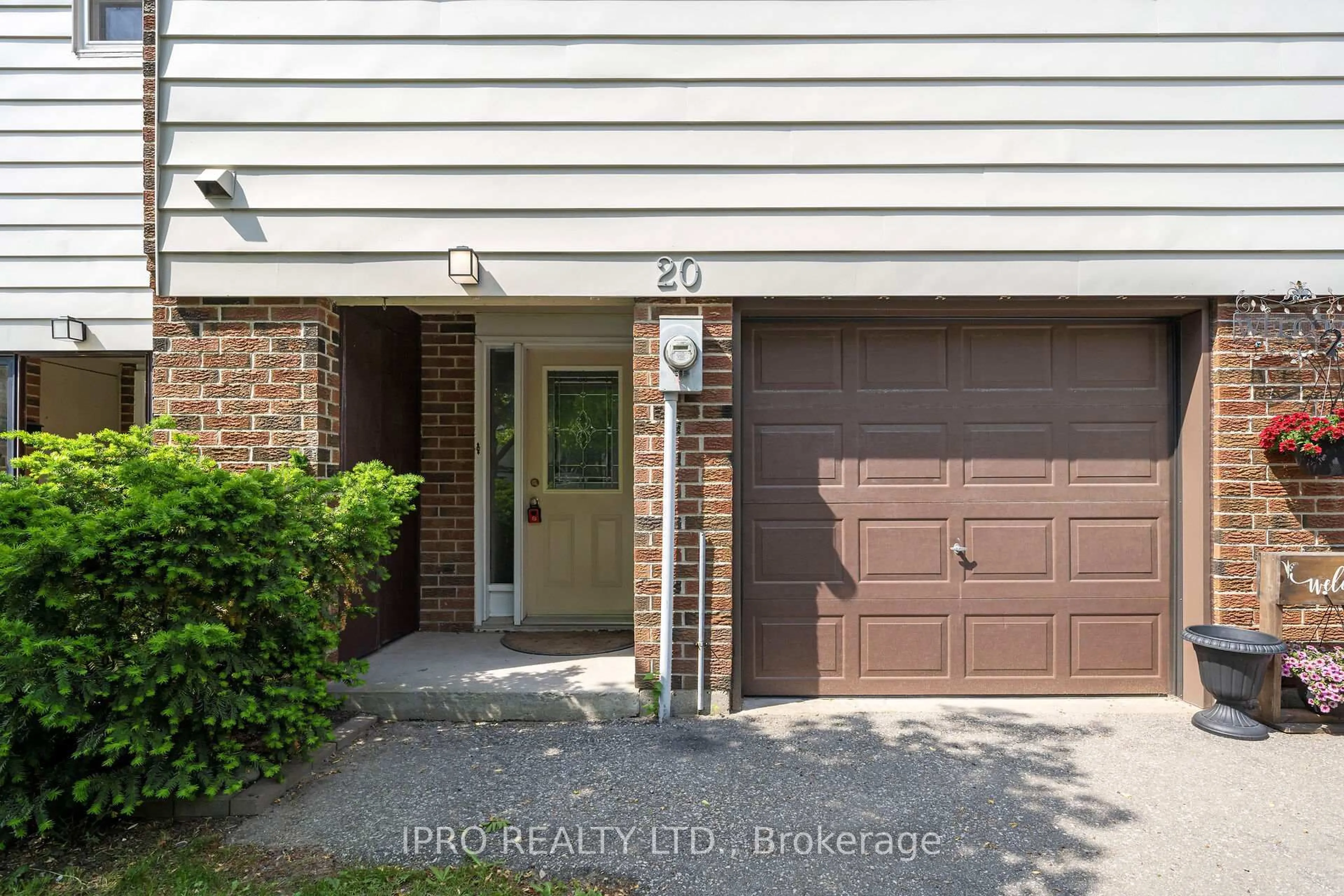 Indoor entryway for 550 Childs Dr #20, Milton Ontario L9T 3P3