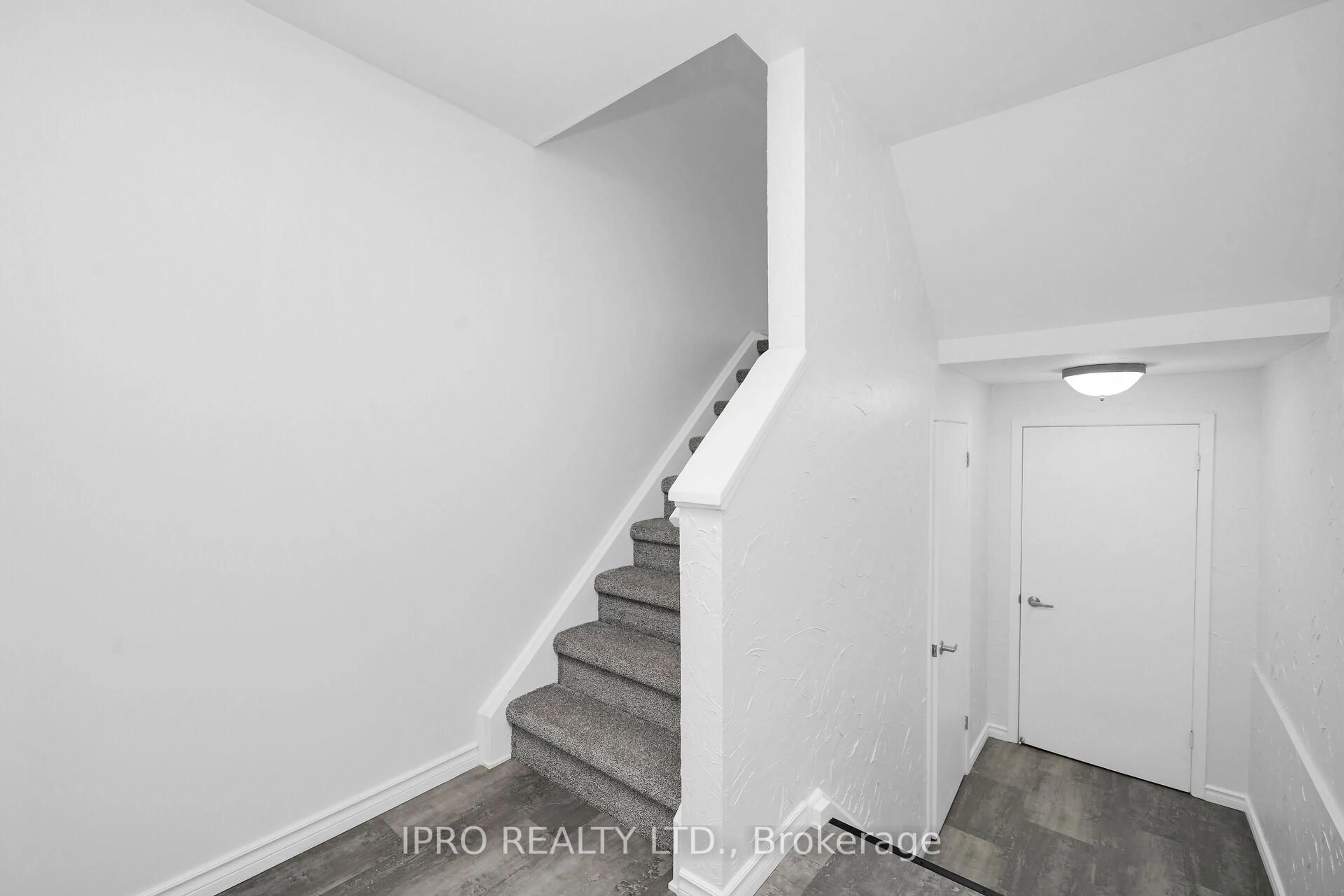 Stairs for 550 Childs Dr #20, Milton Ontario L9T 3P3