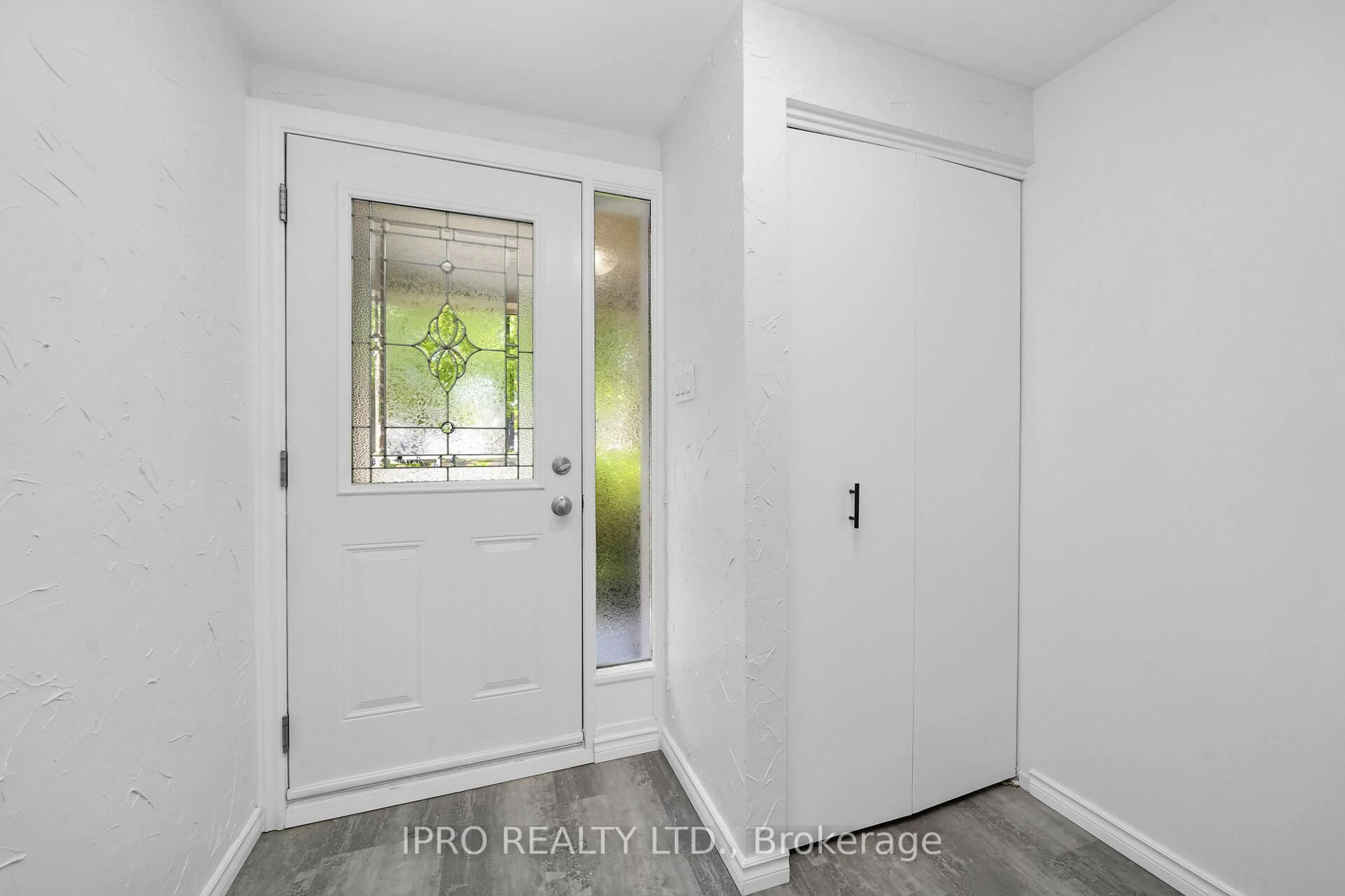 Indoor entryway for 550 Childs Dr #20, Milton Ontario L9T 3P3