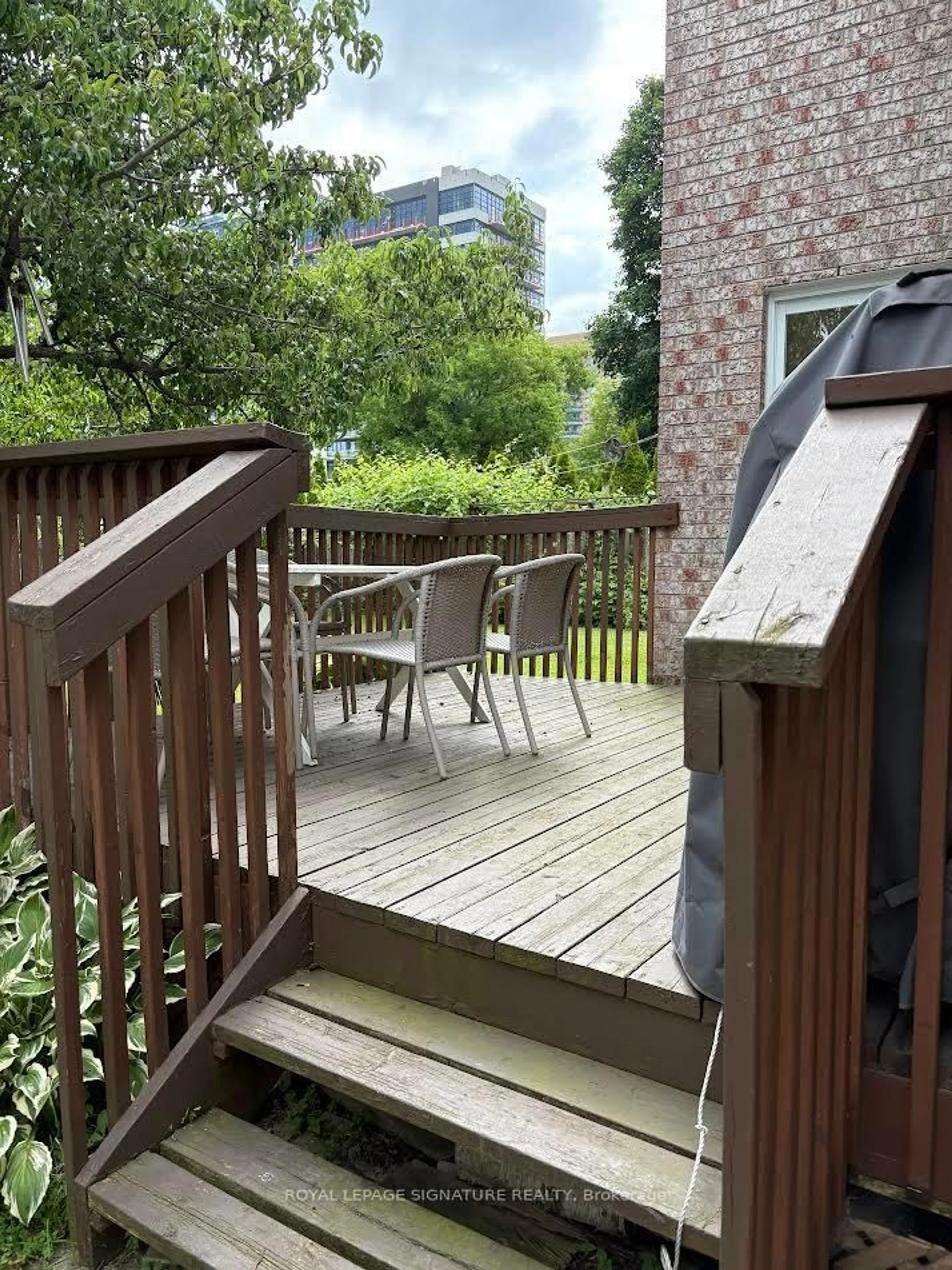 Patio, unknown for 4097 Hickory Dr, Mississauga Ontario L4W 1L1