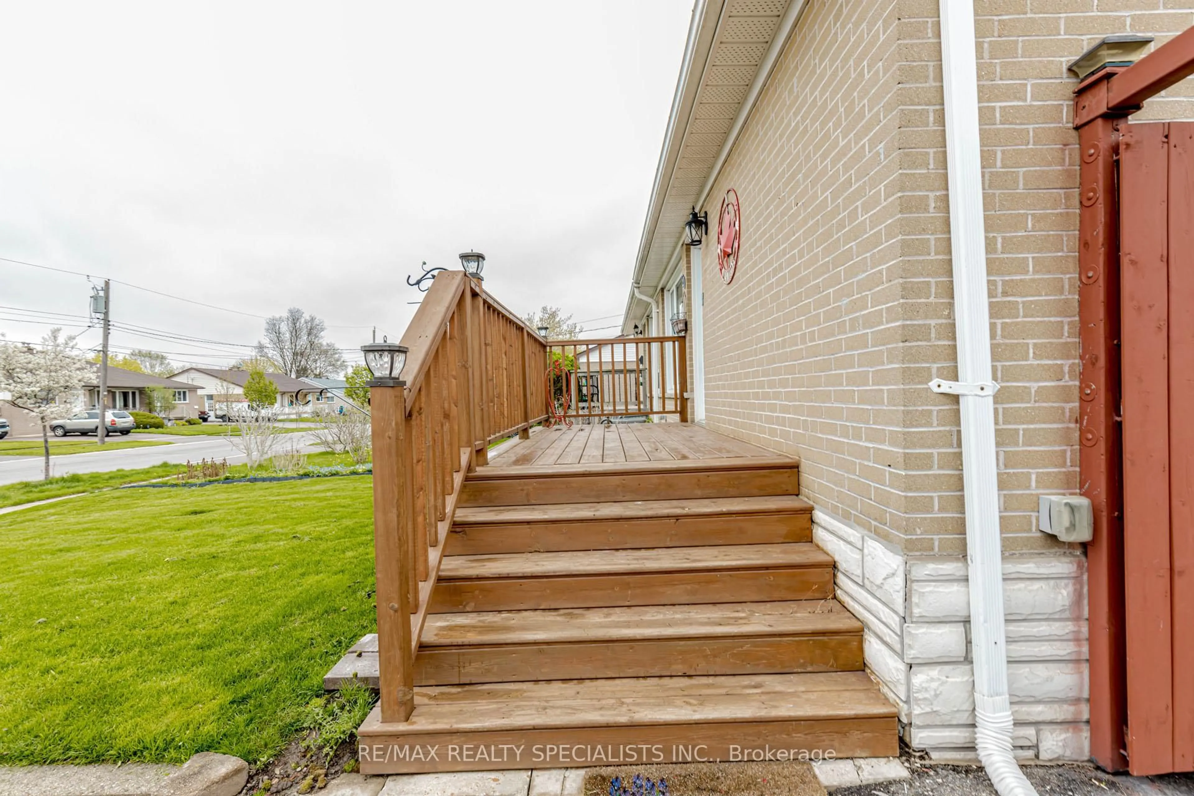 Patio, street for 20 Langstone Cres, Halton Hills Ontario L7G 4N3