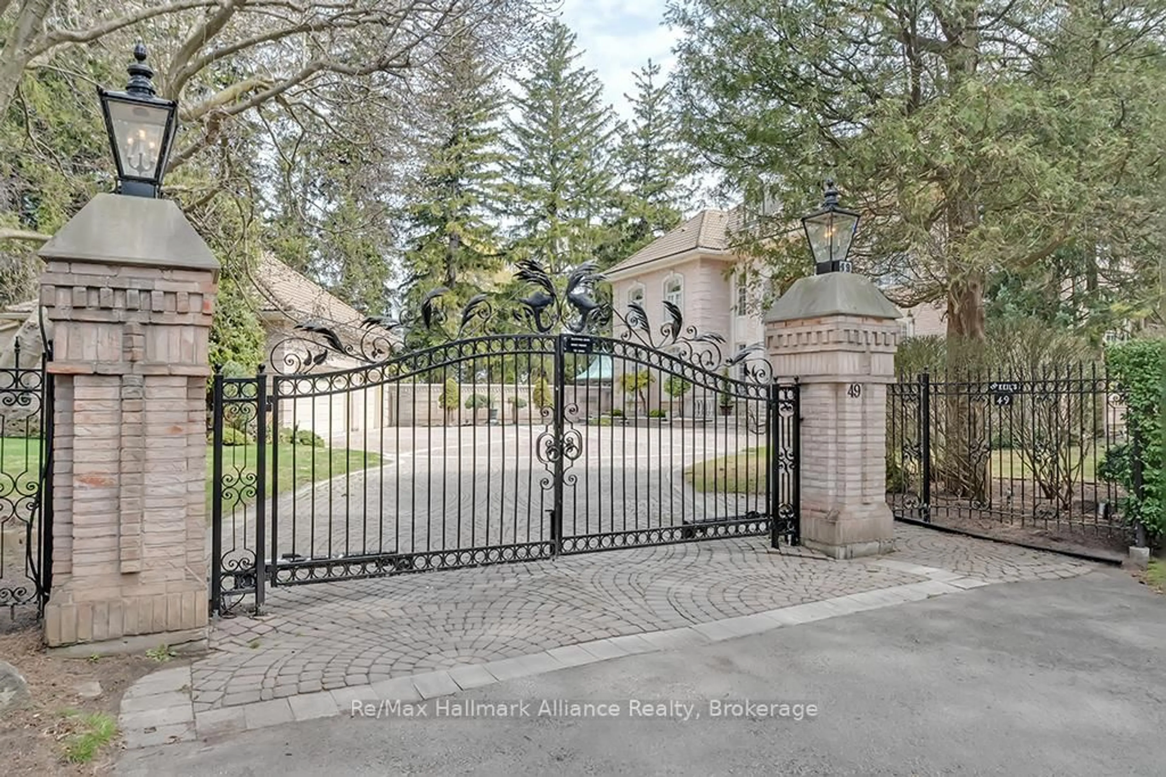 Indoor entryway for 49 Cox Dr, Oakville Ontario L6J 4P8