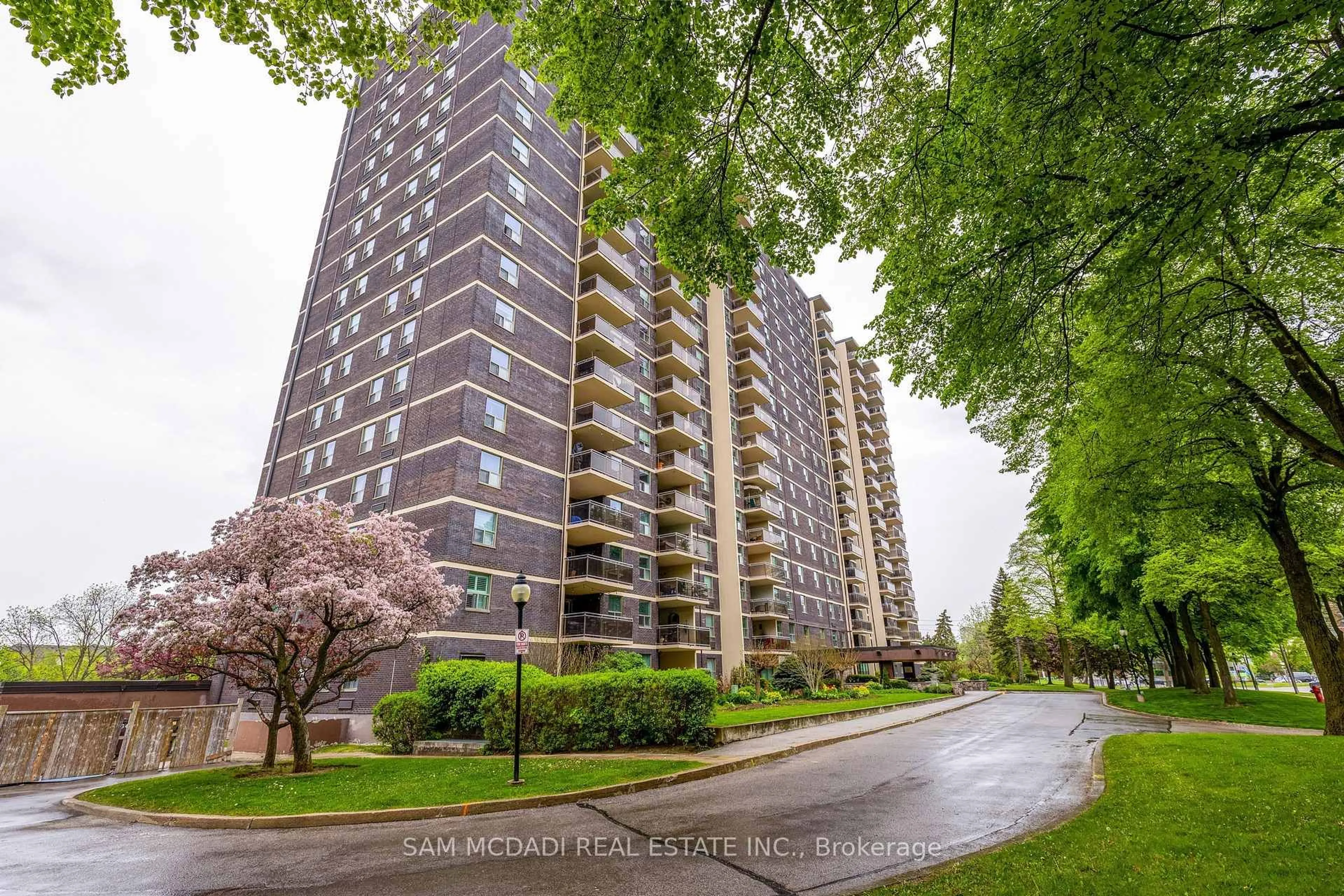 Unknown for 966 Inverhouse Dr #1001, Mississauga Ontario L5J 4B6