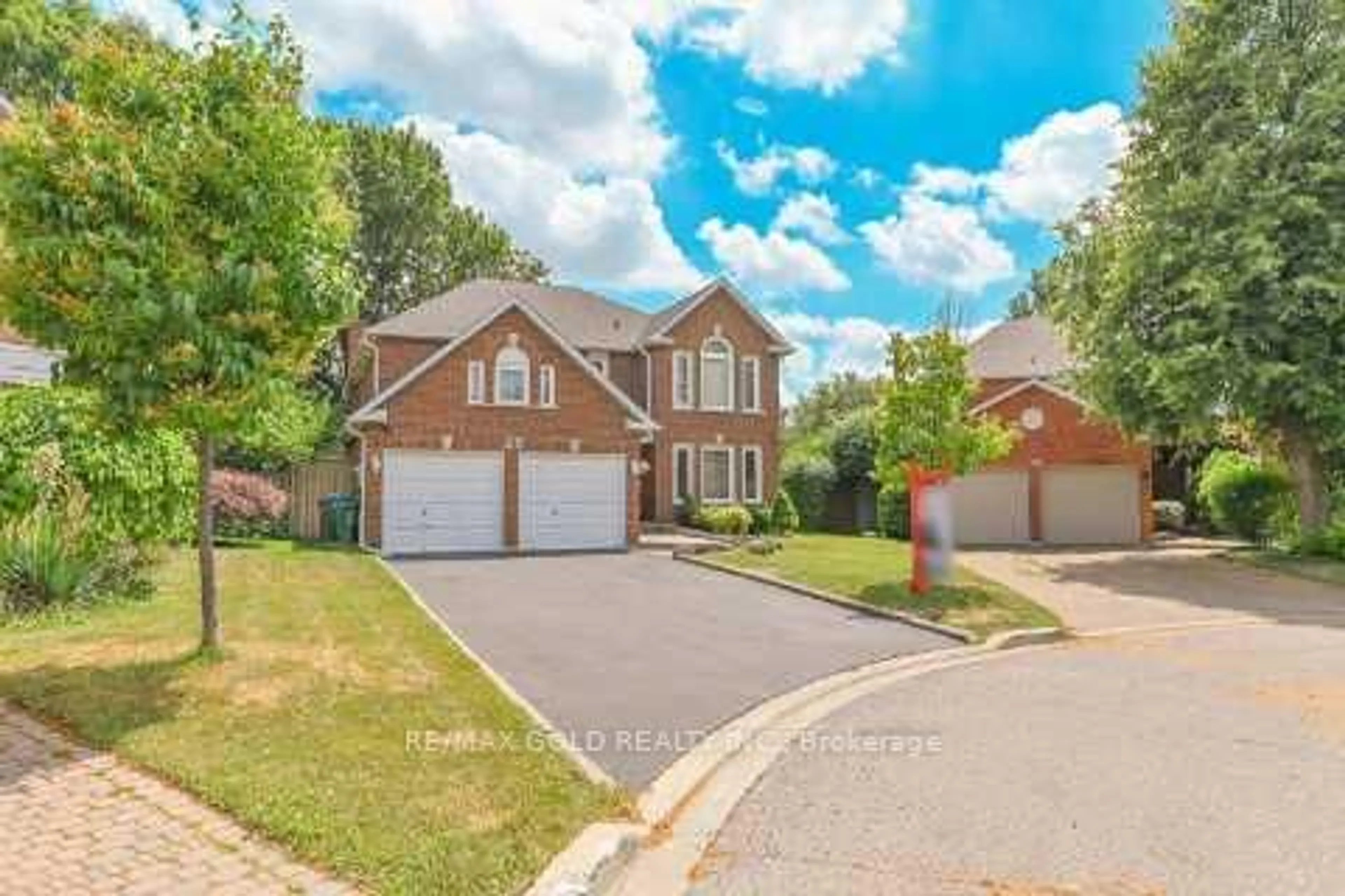 Home with brick exterior material, street for 26 Larchwood Pl, Brampton Ontario L6S 5V3