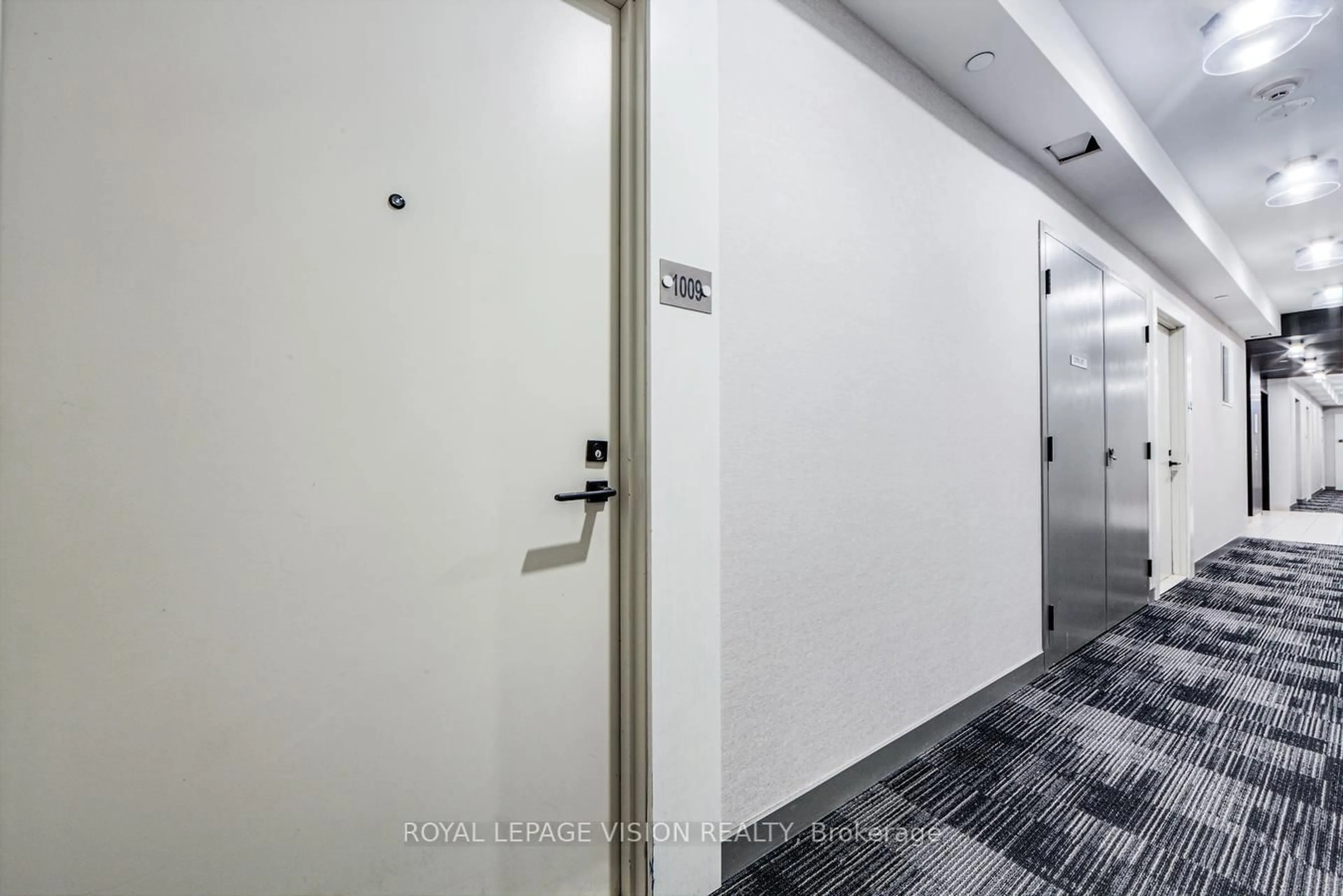 Indoor foyer for 4677 Glen Erin Dr #1009, Mississauga Ontario L5M 2E3