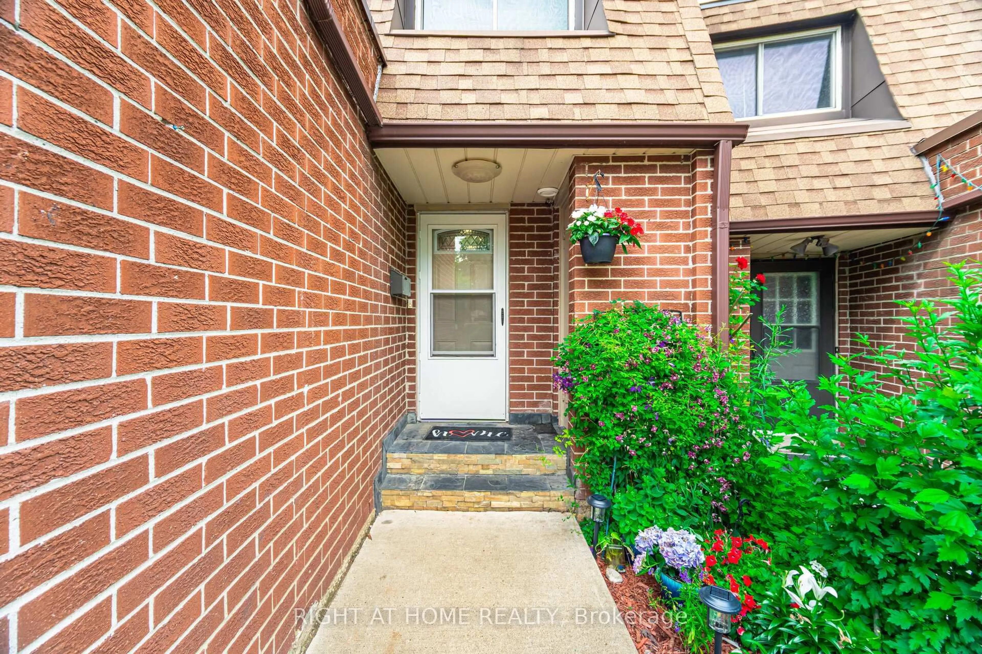 Home with brick exterior material, street for 6240 Montevideo Rd #40, Mississauga Ontario L5N 2N7