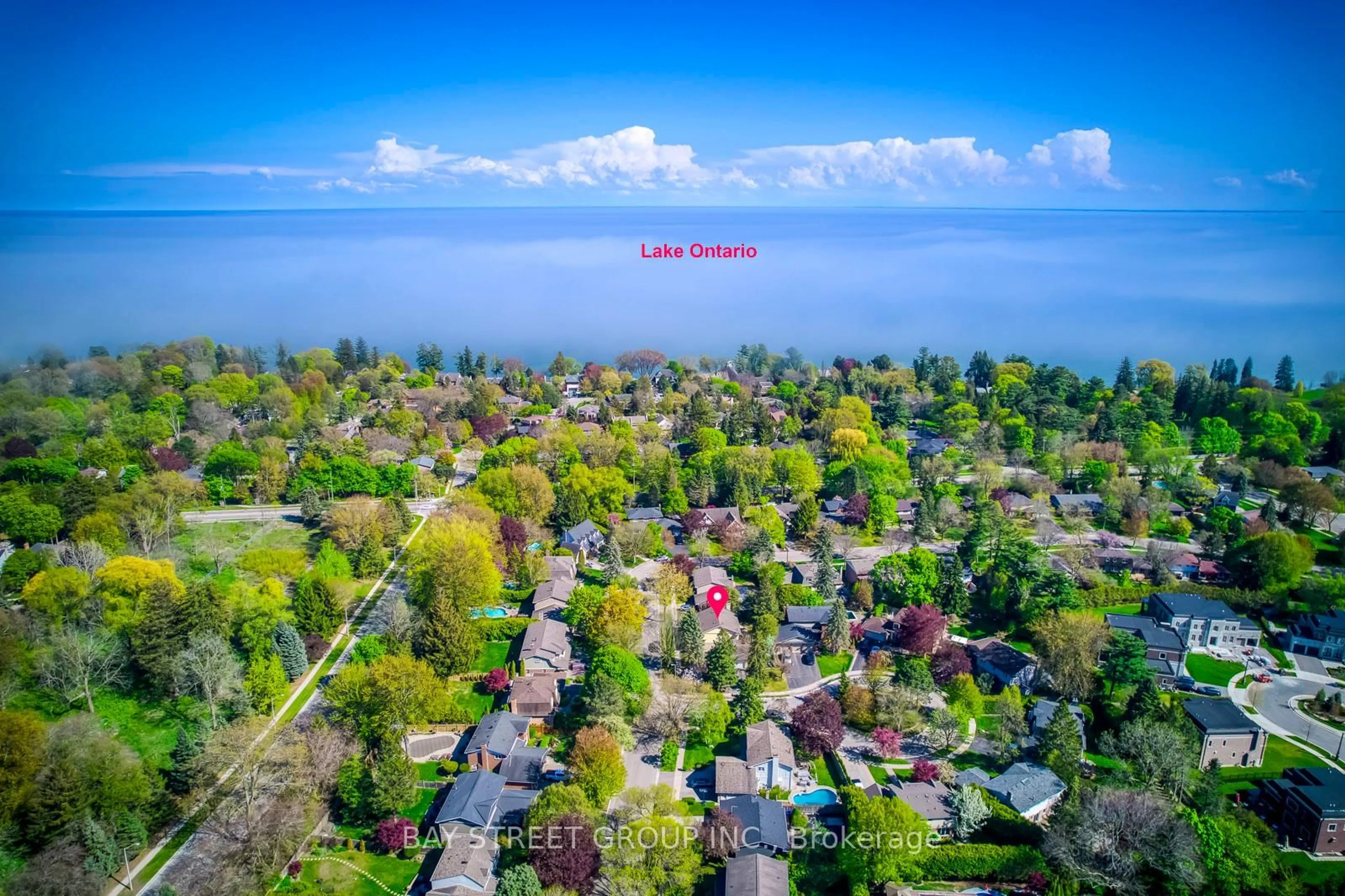 A pic from outside/outdoor area/front of a property/back of a property/a pic from drone, water/lake/river/ocean view for 130 All Saints Cres, Oakville Ontario L6J 5Y7