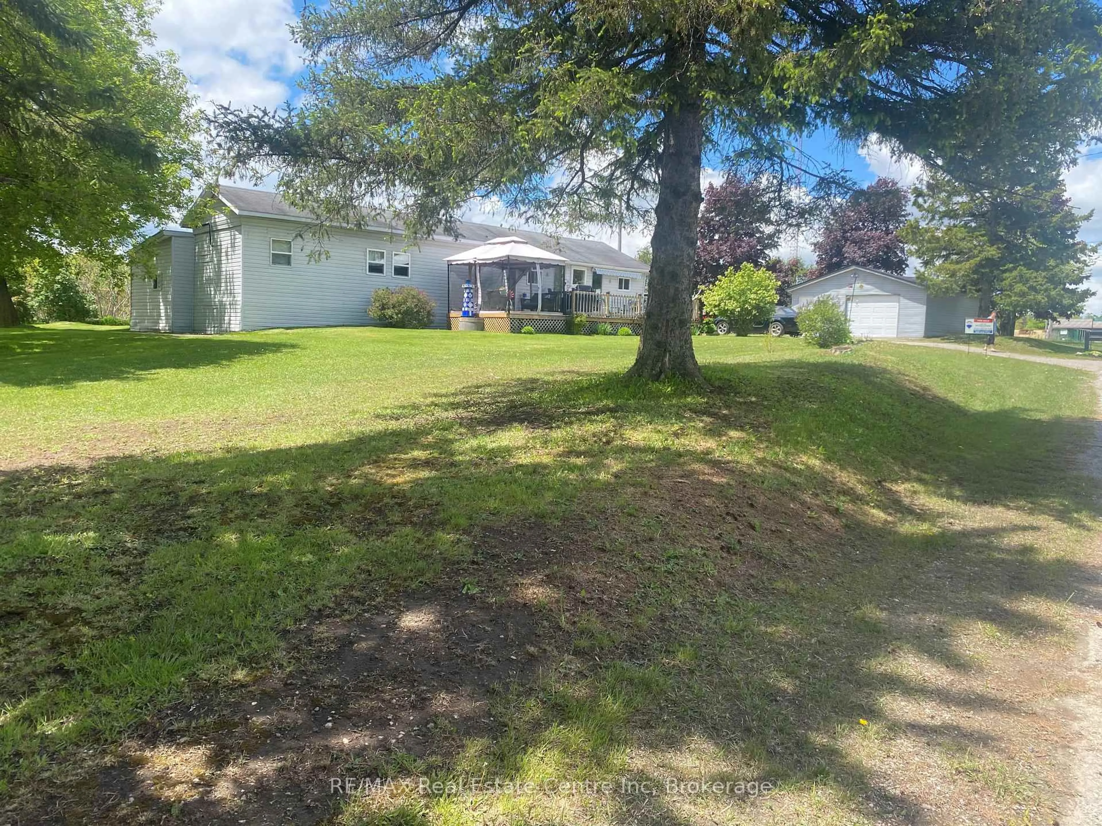 A pic from outside/outdoor area/front of a property/back of a property/a pic from drone, unknown for 9034 Guelph Junction Rd, Milton Ontario L0P 1B0