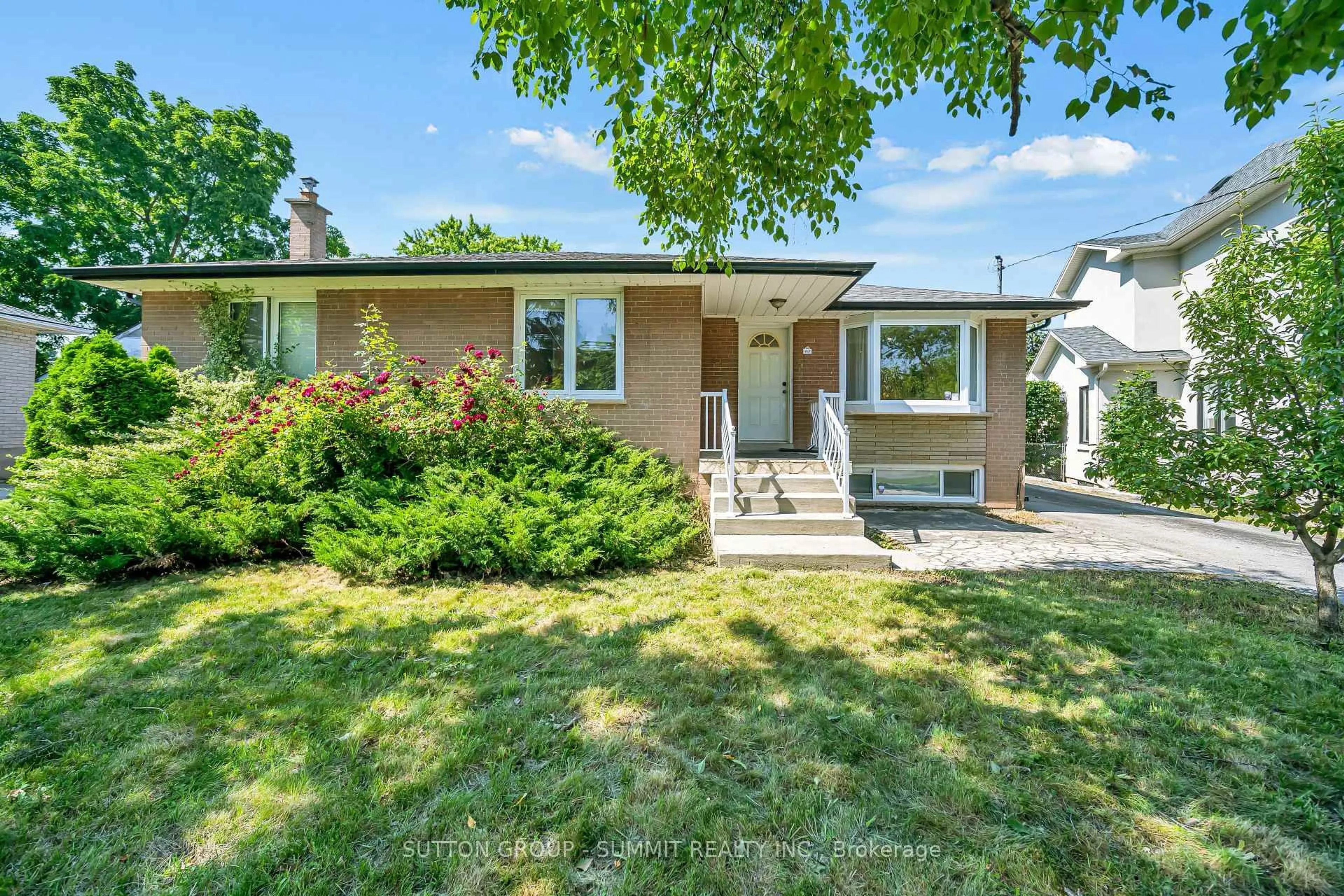 Home with vinyl exterior material, street for 465 SEATON Dr, Oakville Ontario L6L 3Y3