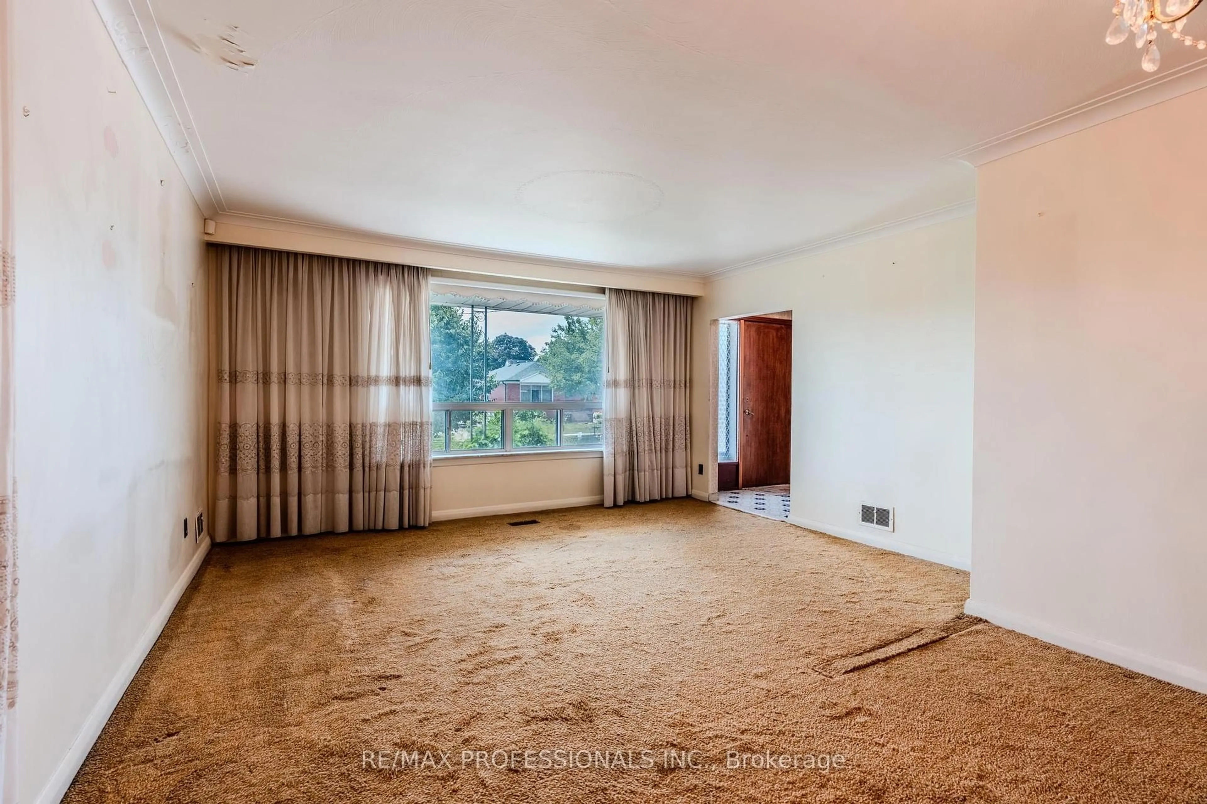 A pic of a room for 15 Nordin Ave, Toronto Ontario M8Z 2A9