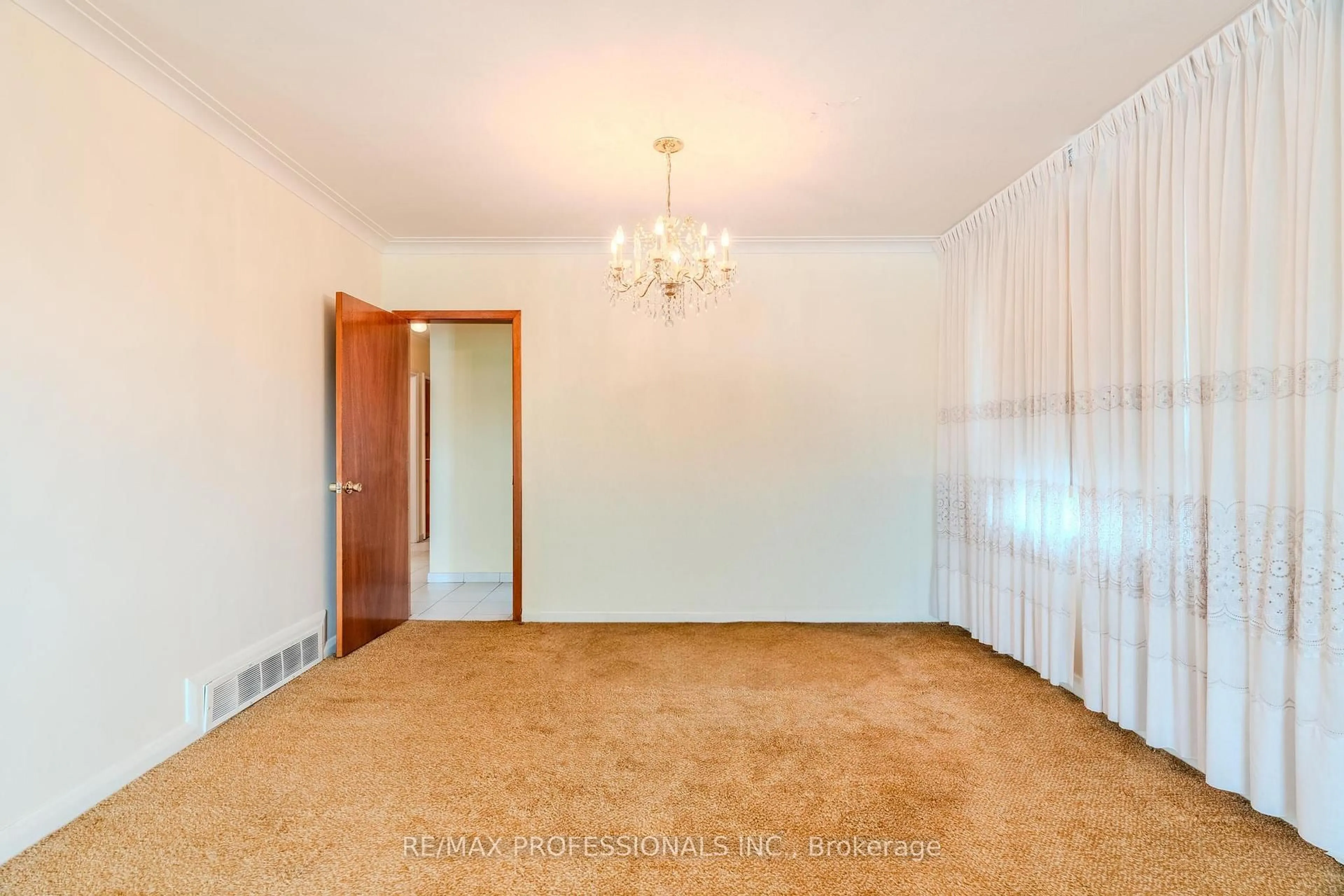 A pic of a room for 15 Nordin Ave, Toronto Ontario M8Z 2A9