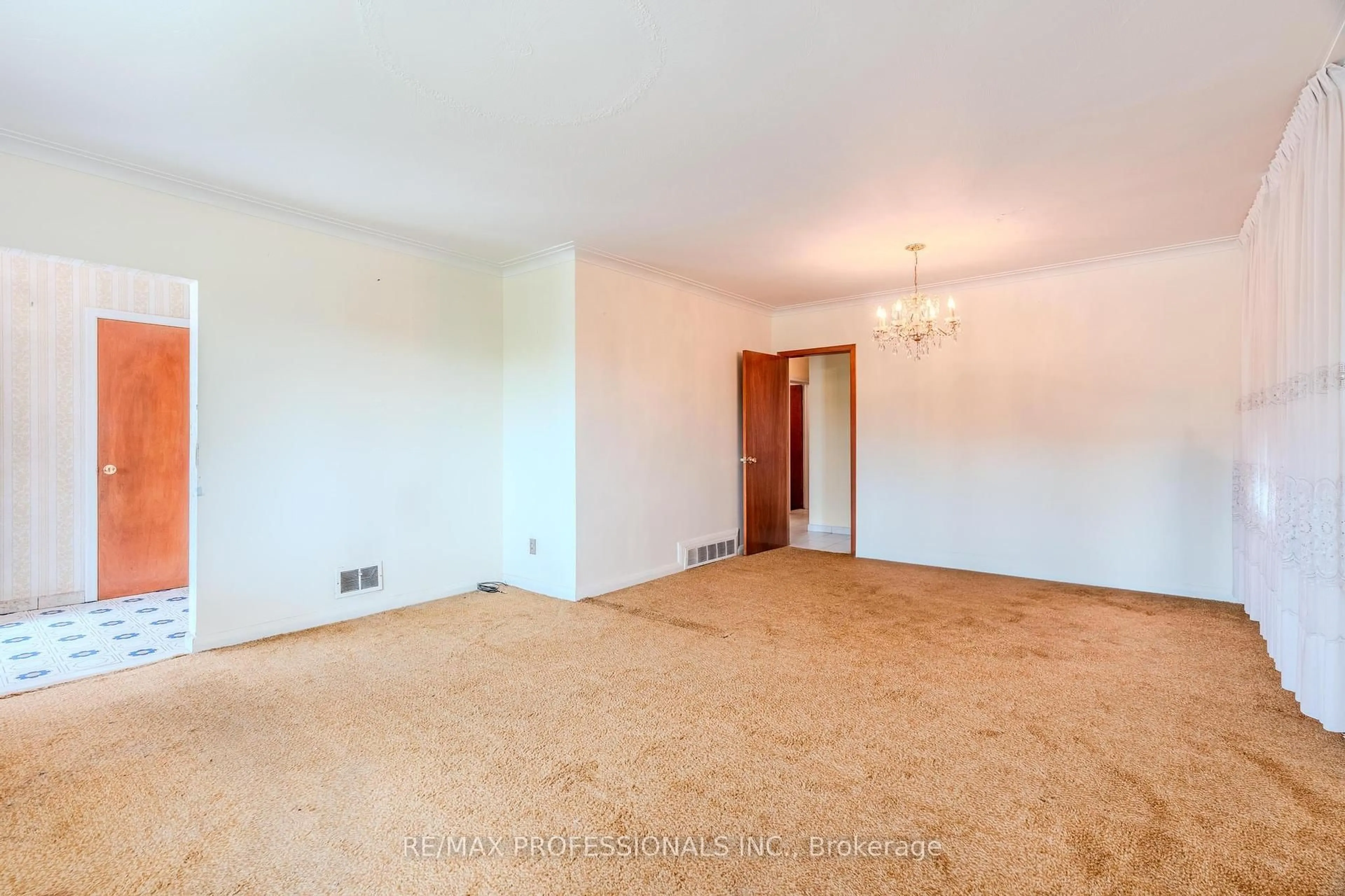 A pic of a room for 15 Nordin Ave, Toronto Ontario M8Z 2A9