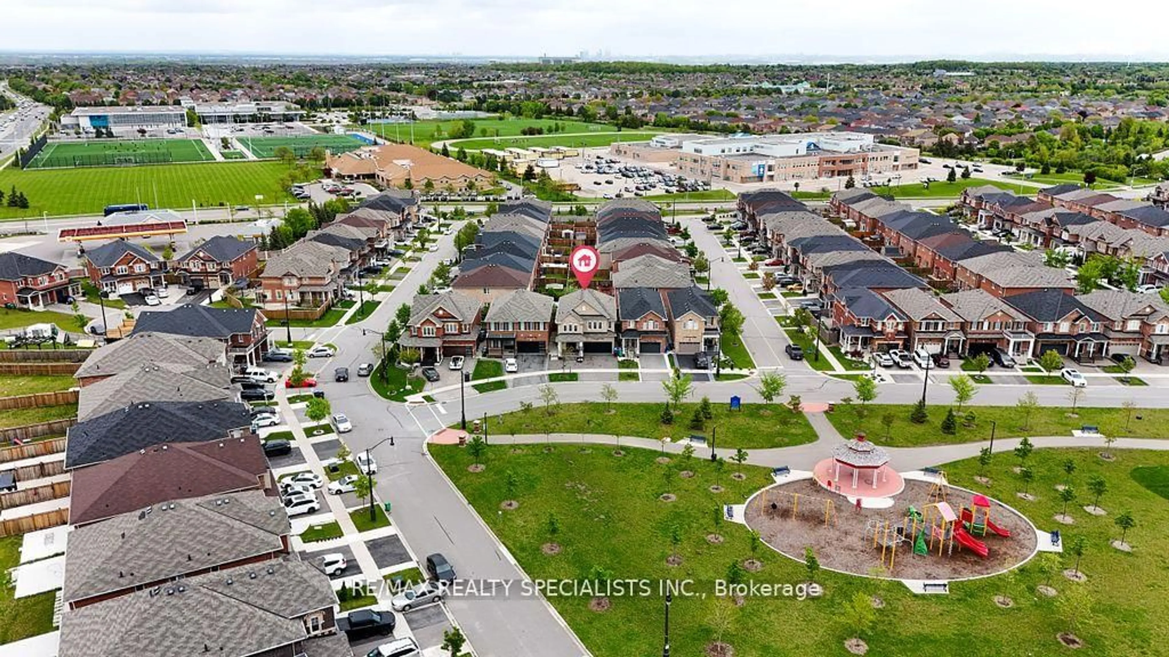 A pic from outside/outdoor area/front of a property/back of a property/a pic from drone, street for 15 Brownbush Way, Brampton Ontario L6R 3T9