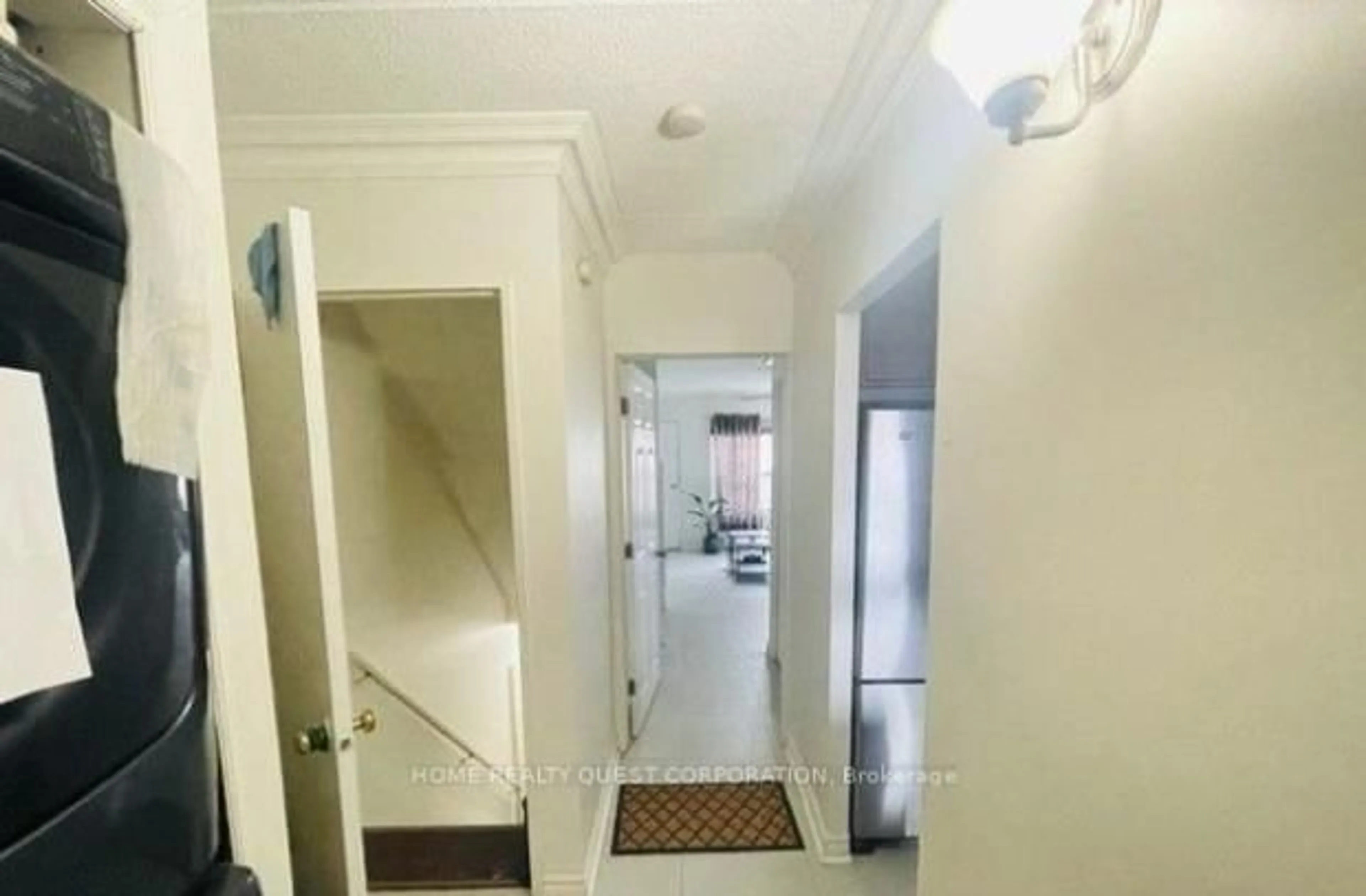Indoor foyer for 180 Mississauga Valley Blvd, Mississauga Ontario L5A 3M2