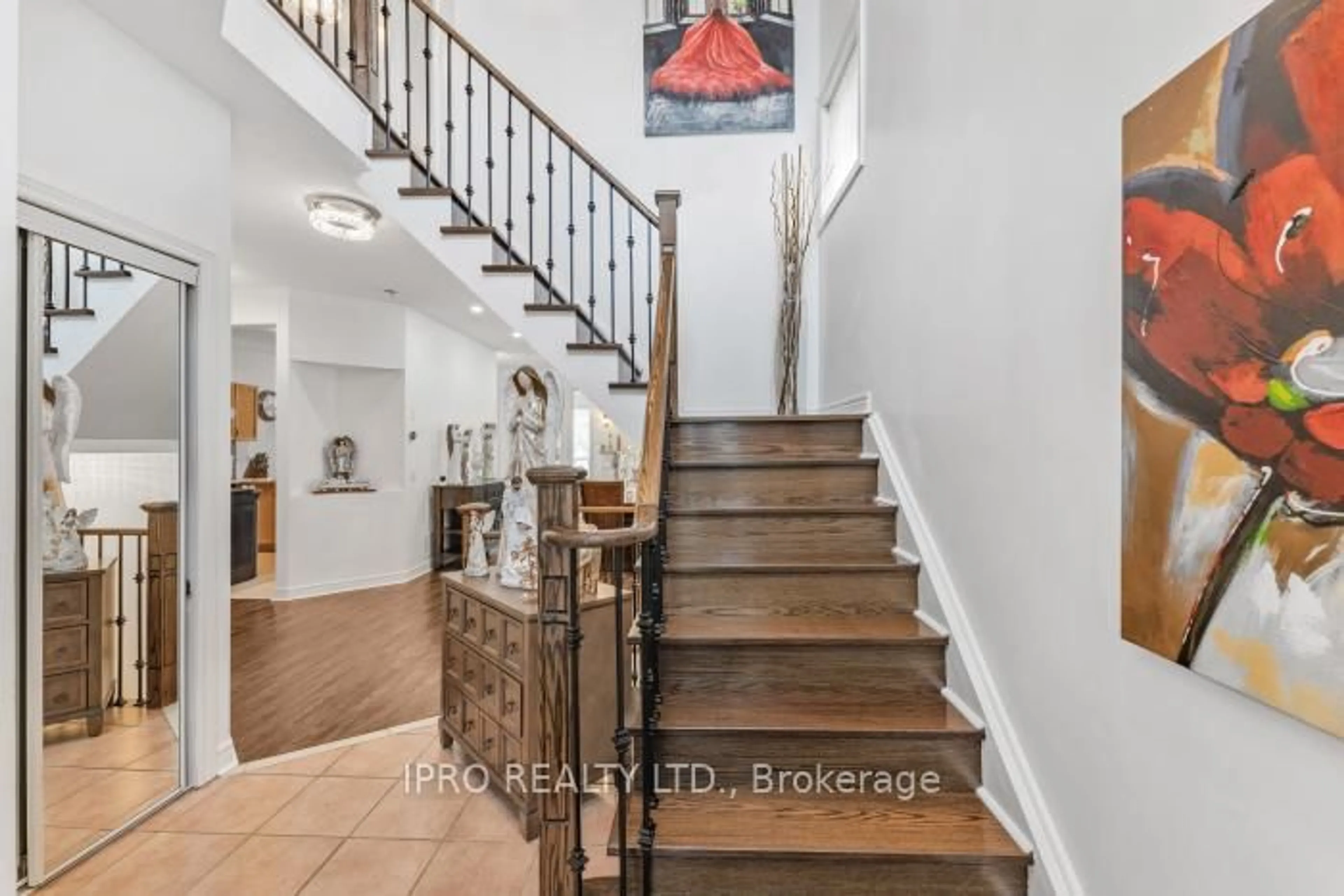 Indoor entryway for 792 Ledbury Cres, Mississauga Ontario L5V 2R1