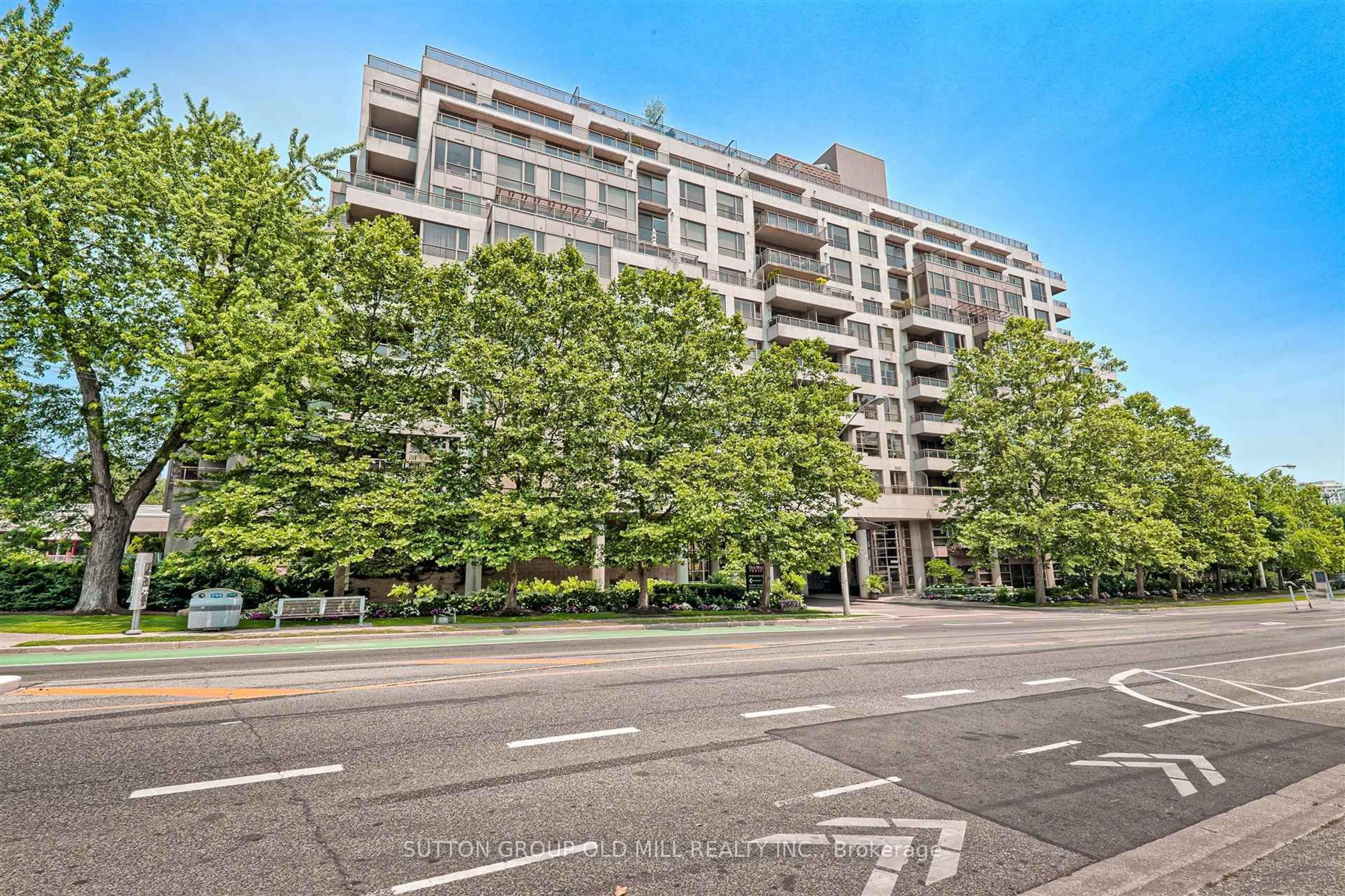 A pic from outside/outdoor area/front of a property/back of a property/a pic from drone, unknown for 2662 Bloor St #209, Toronto Ontario M8X 2Z7