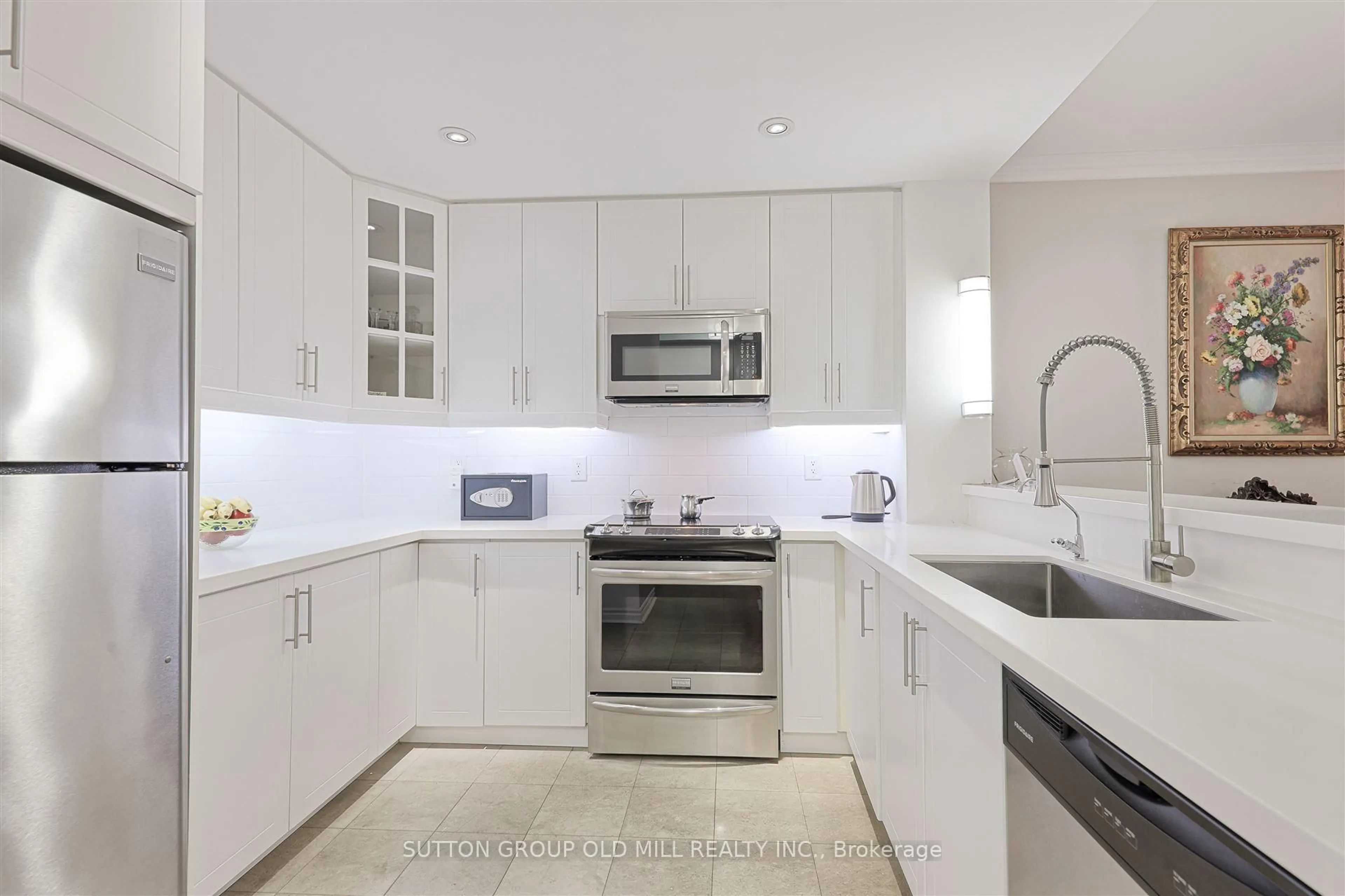 Standard kitchen, unknown for 2662 Bloor St #209, Toronto Ontario M8X 2Z7
