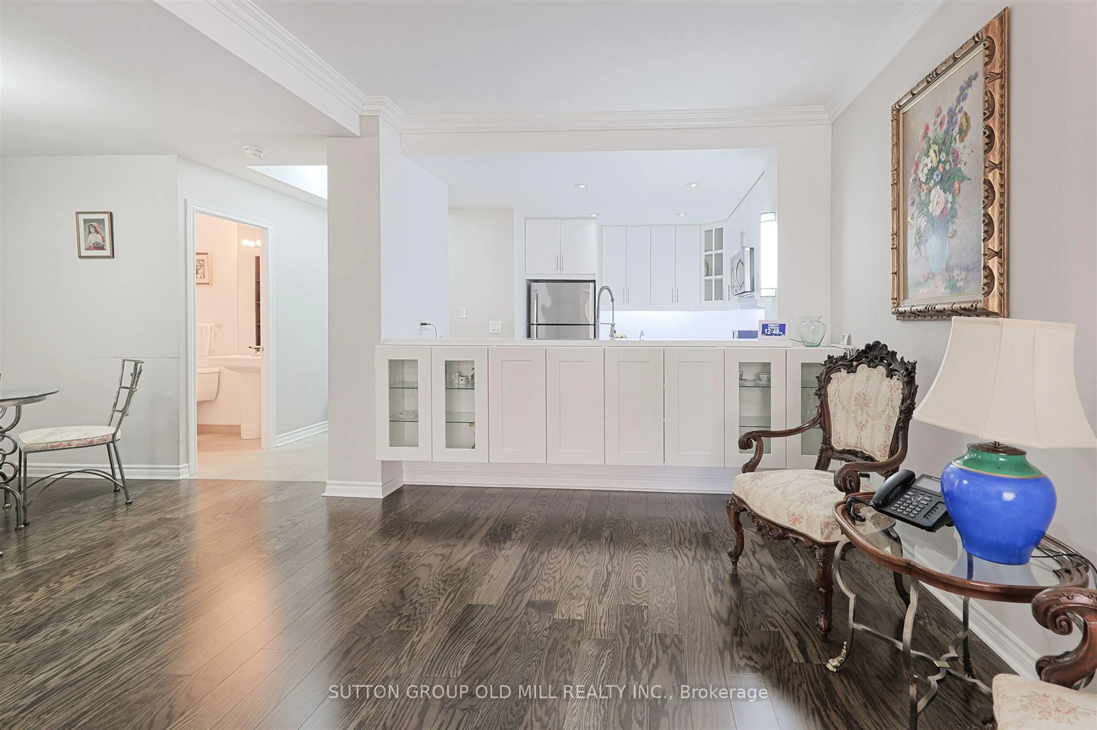 Indoor entryway for 2662 Bloor St #209, Toronto Ontario M8X 2Z7