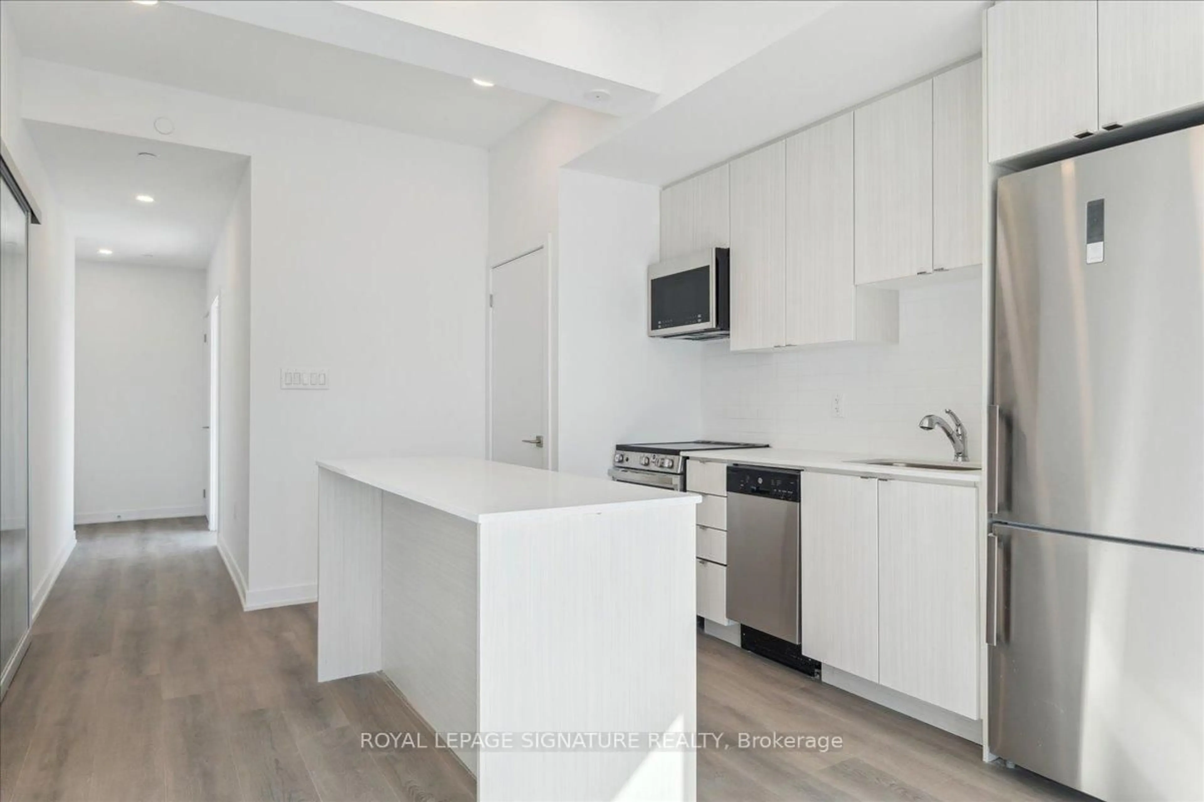 Standard kitchen, unknown for 2433 Dufferin St #701, Toronto Ontario M6E 3T3