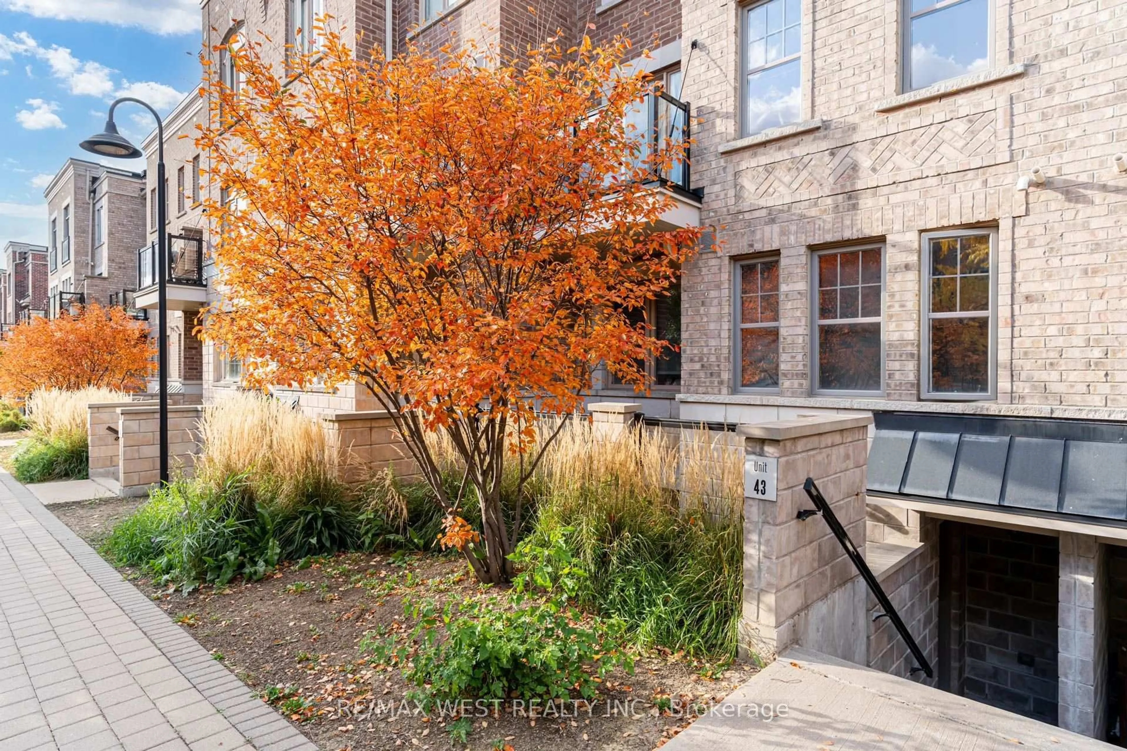 Patio, street for 2315 Sheppard Ave W #43, Toronto Ontario M9M 0E8