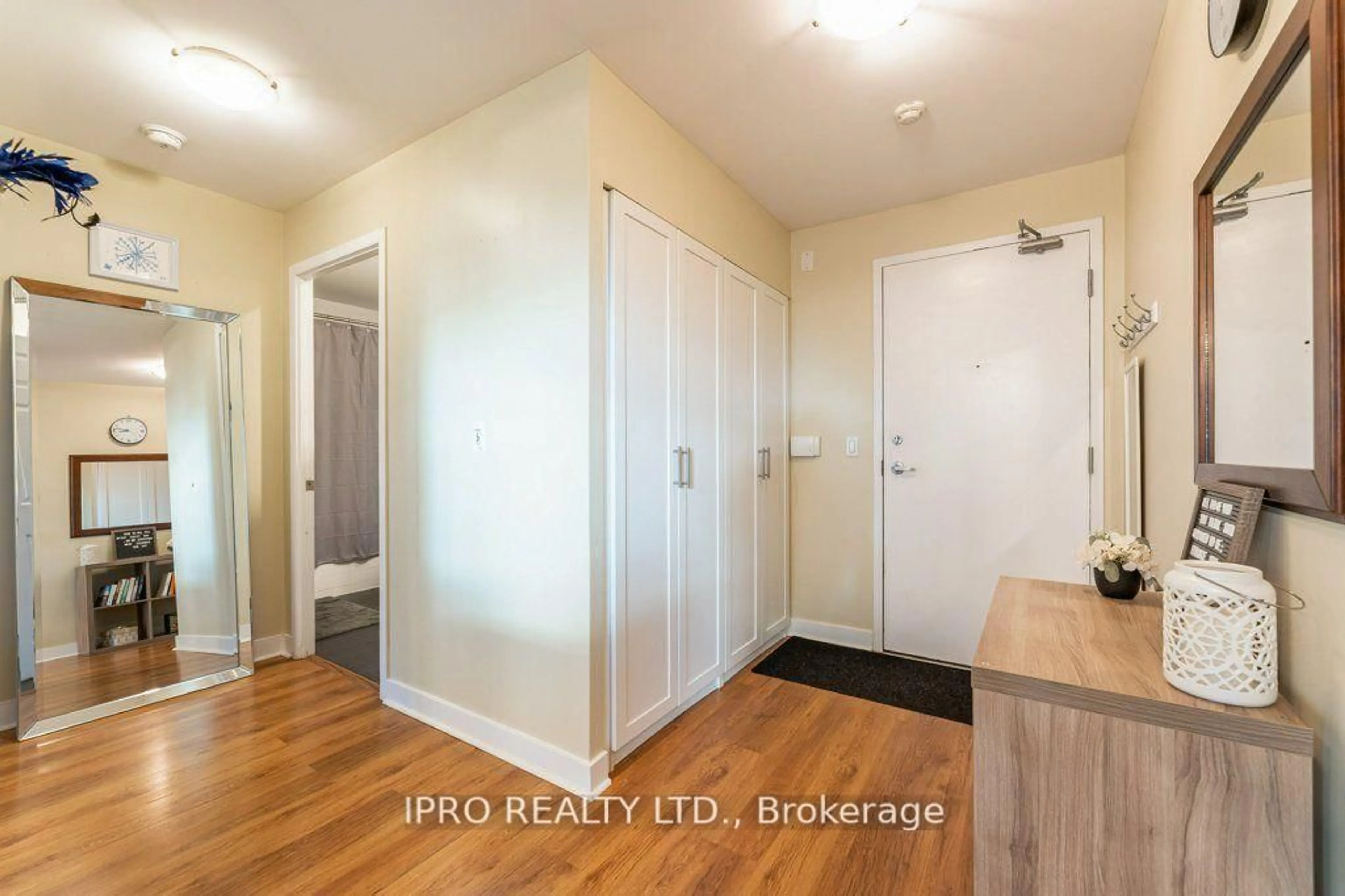Indoor entryway for 155 Legion Rd #408, Toronto Ontario M8Y 0A7