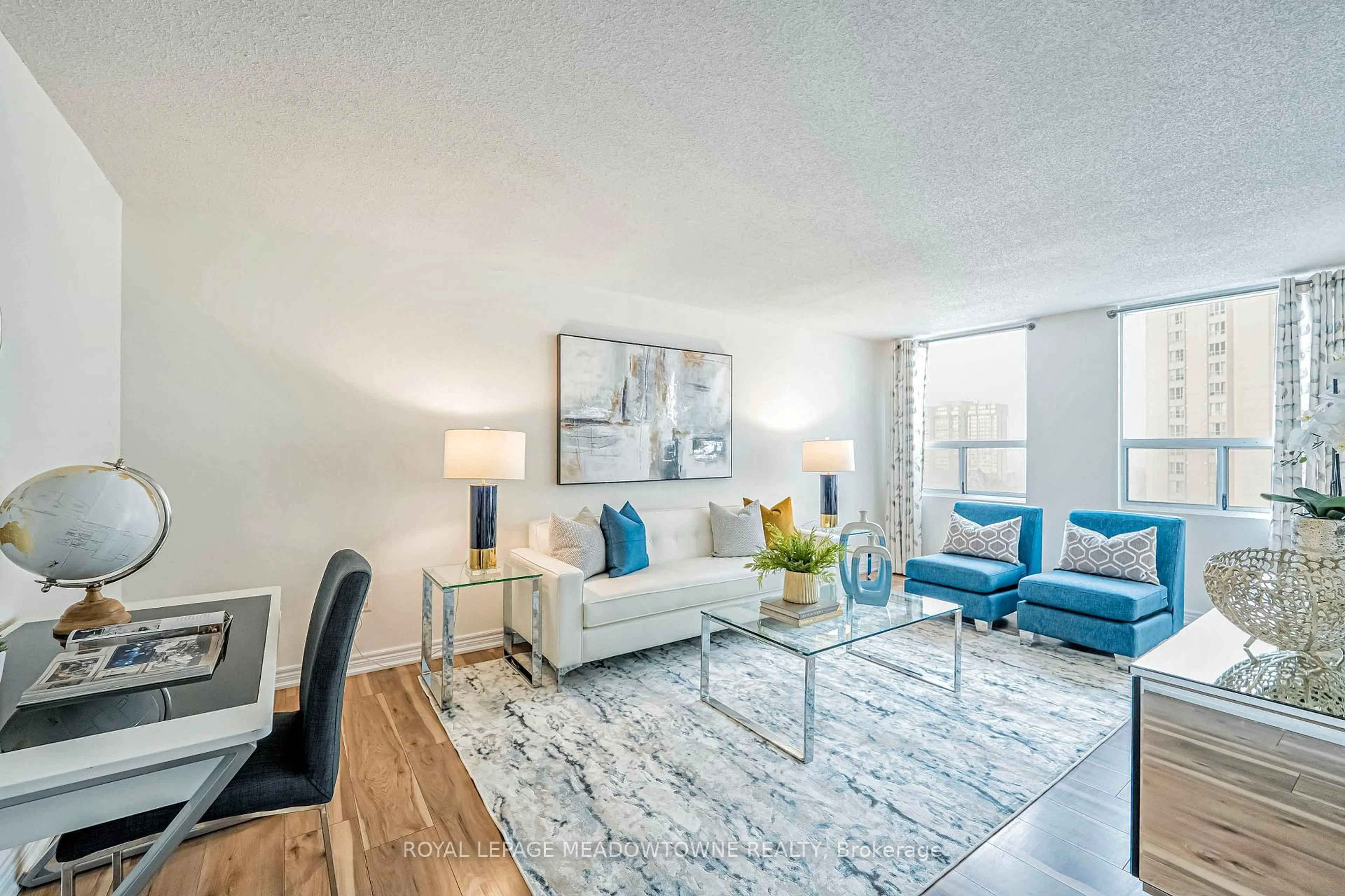 Living room with furniture, unknown for 3650 Kaneff Cres #908, Mississauga Ontario L5A 4A1