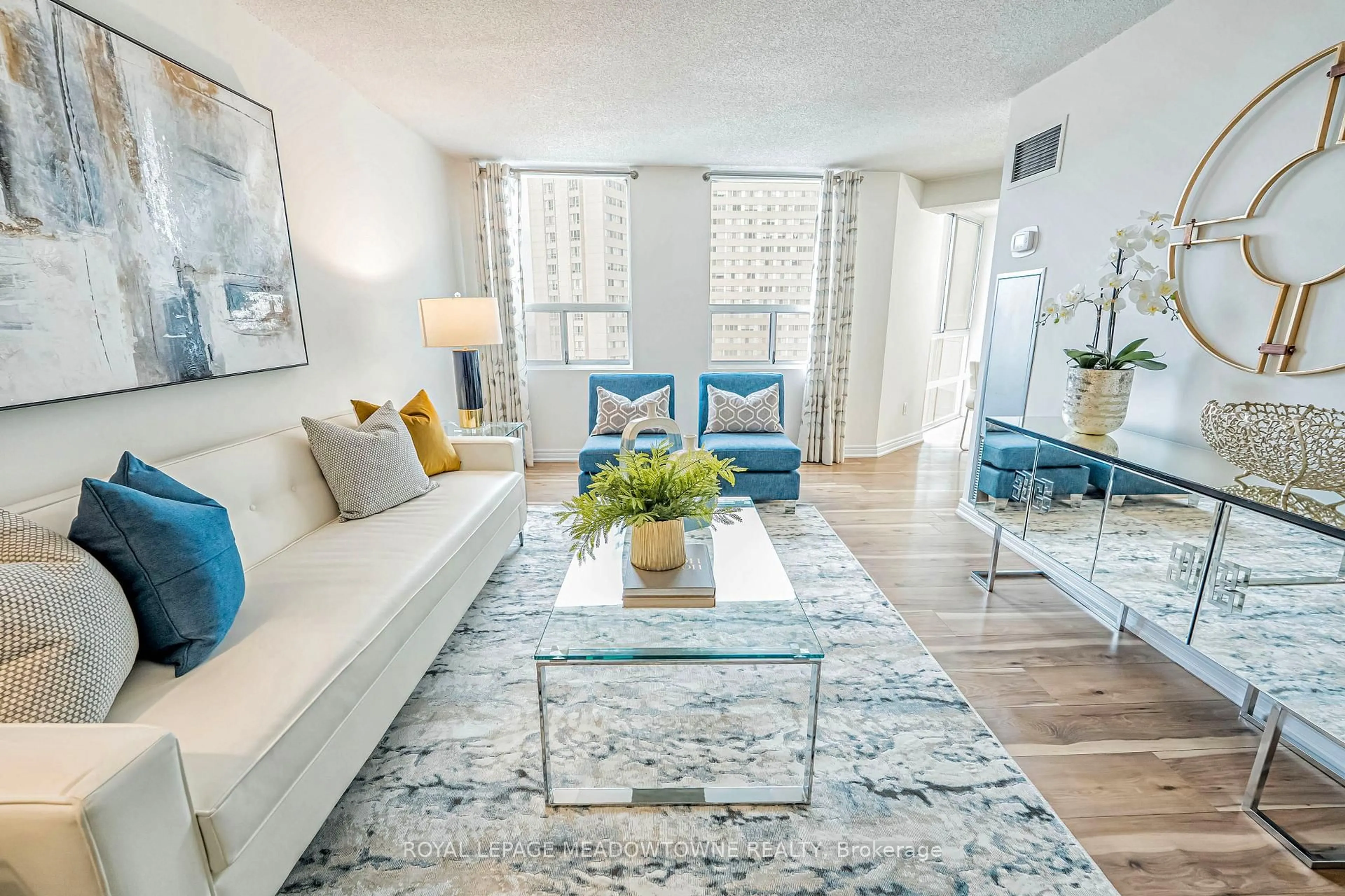 Living room with furniture, unknown for 3650 Kaneff Cres #908, Mississauga Ontario L5A 4A1