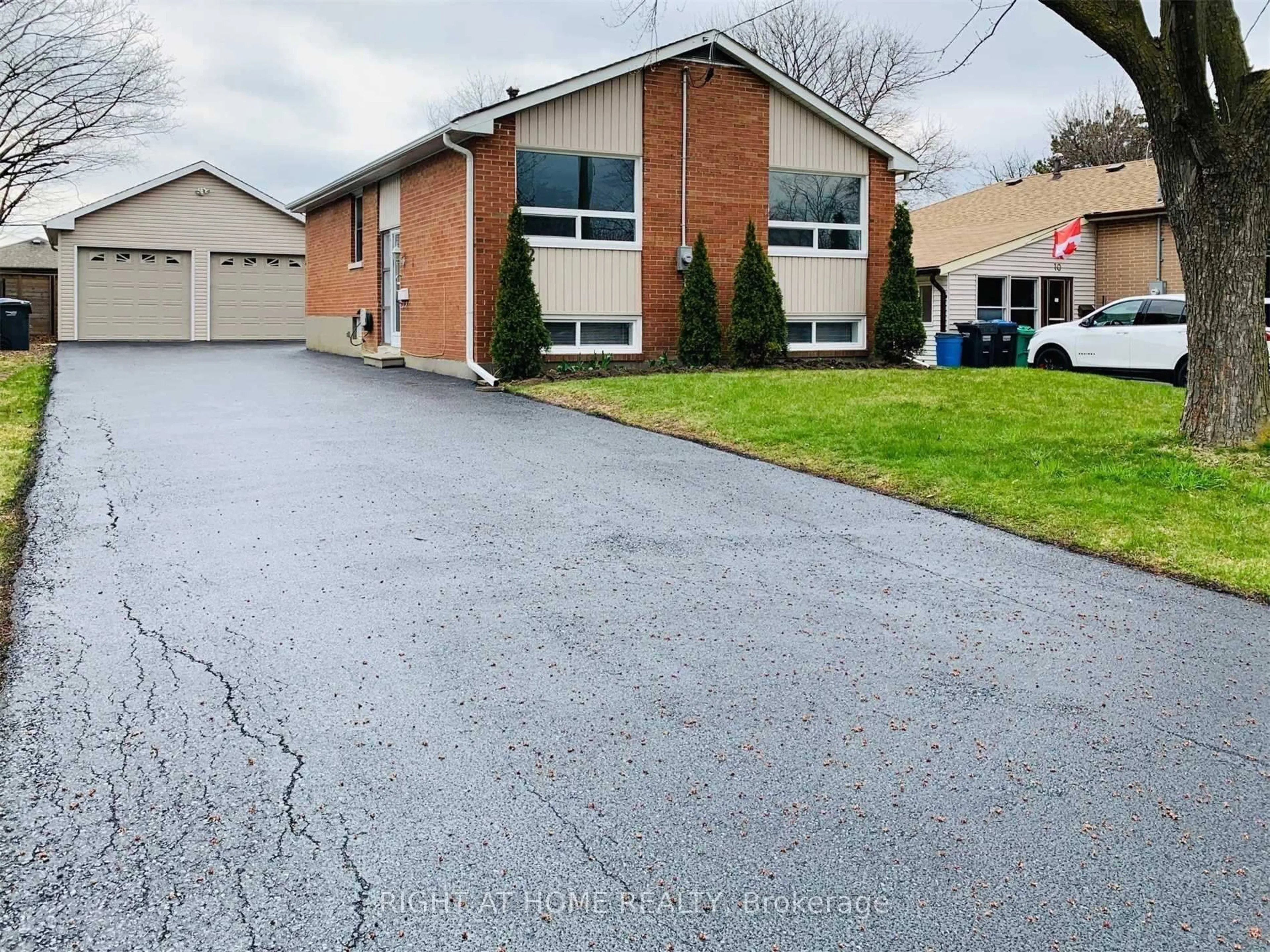 A pic from outside/outdoor area/front of a property/back of a property/a pic from drone, street for 12 Lawrence Cres, Brampton Ontario L6W 2P3