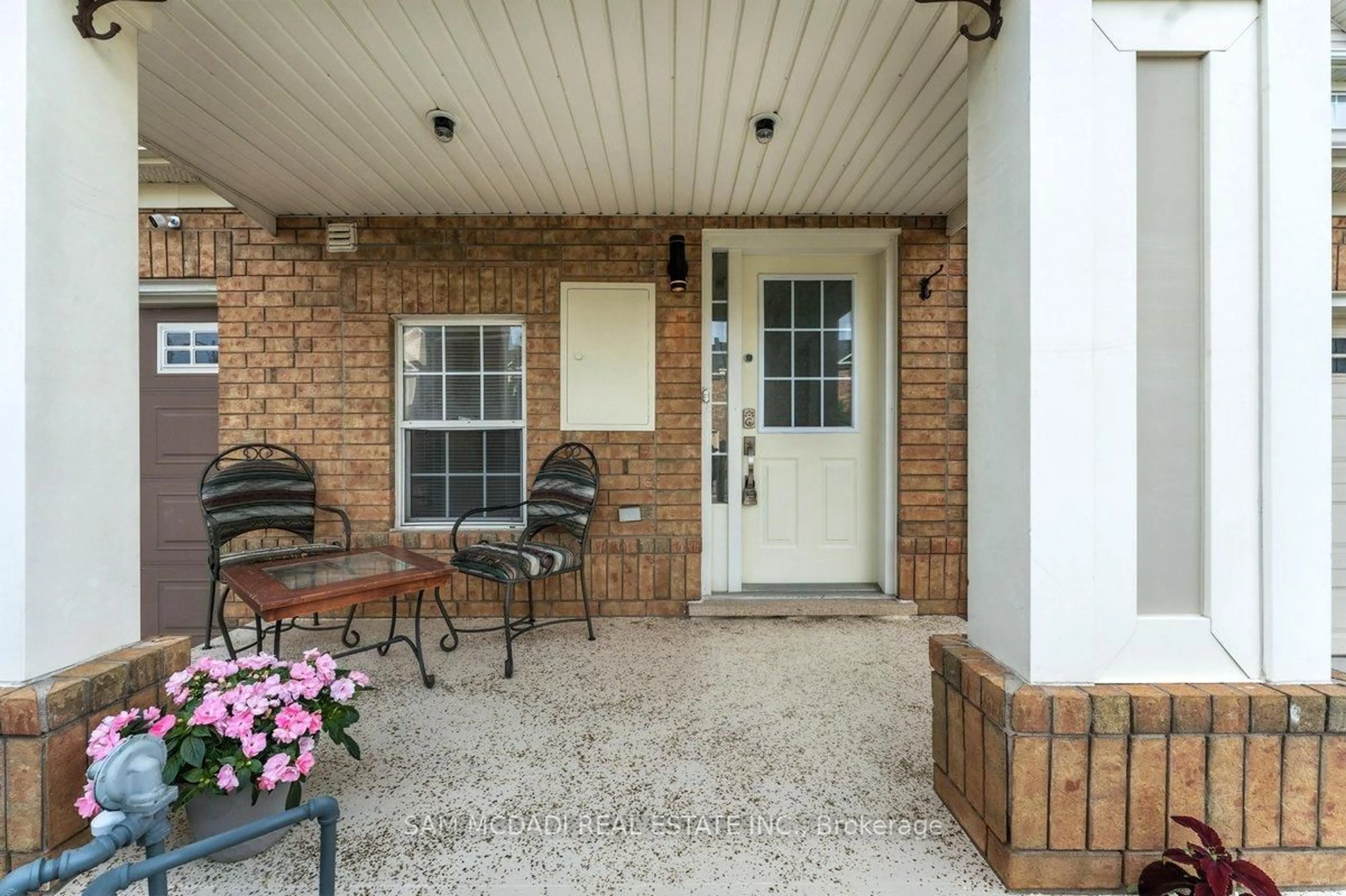Patio, street for 1062 Cooper Ave, Milton Ontario L9T 5W6