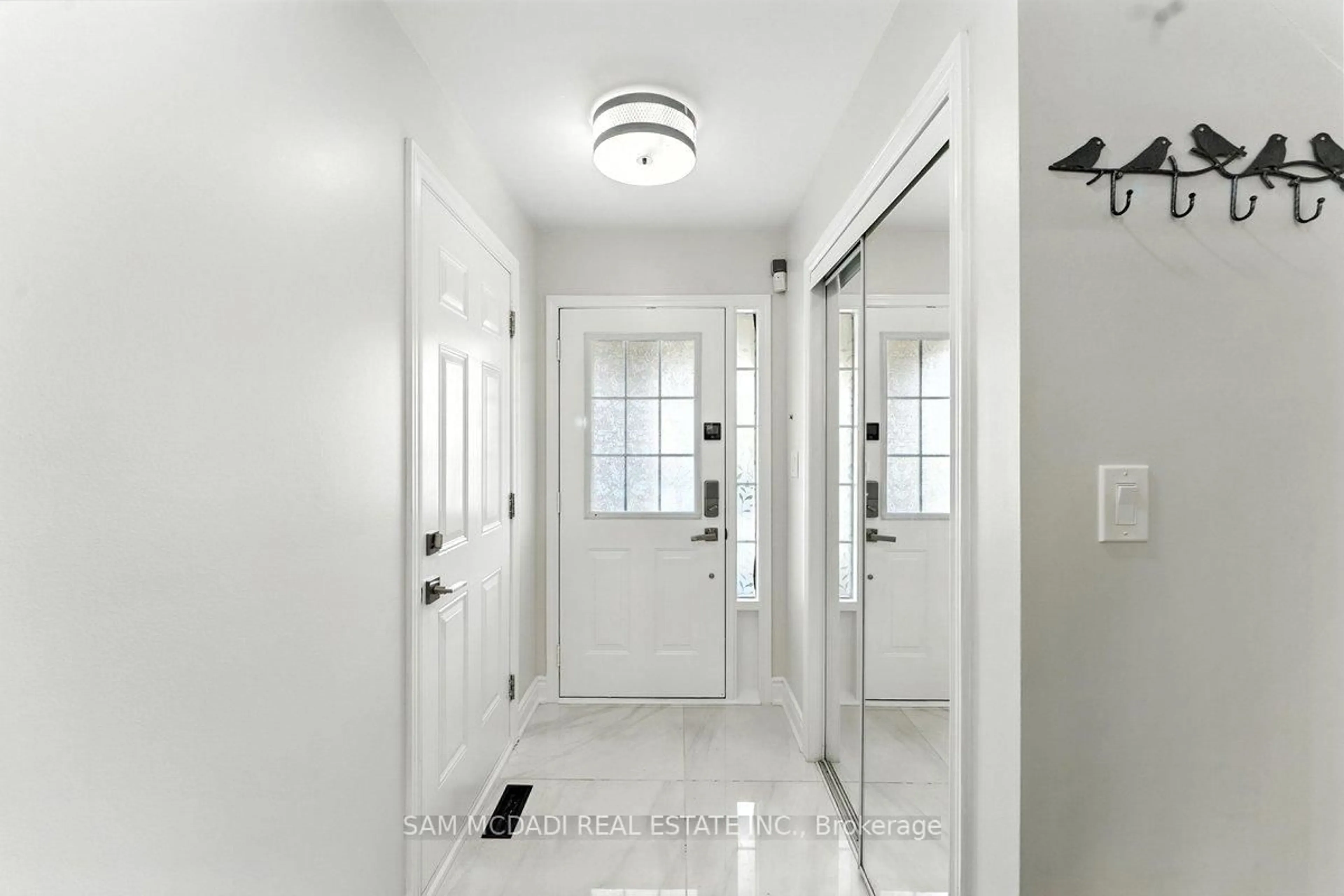 Indoor entryway for 1062 Cooper Ave, Milton Ontario L9T 5W6