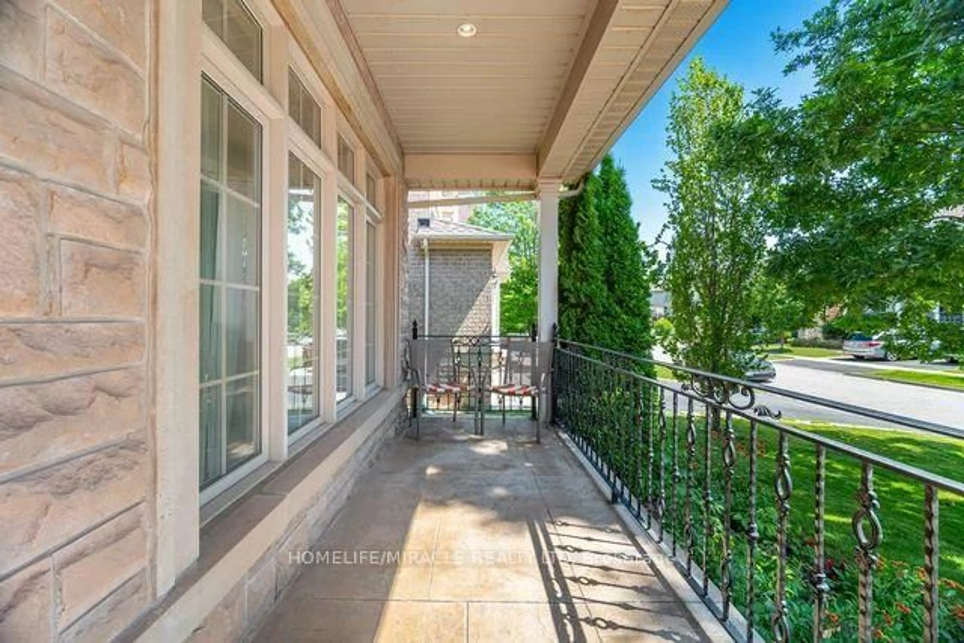 Patio, street for 2373 Rideau Dr, Oakville Ontario L6H 7J8
