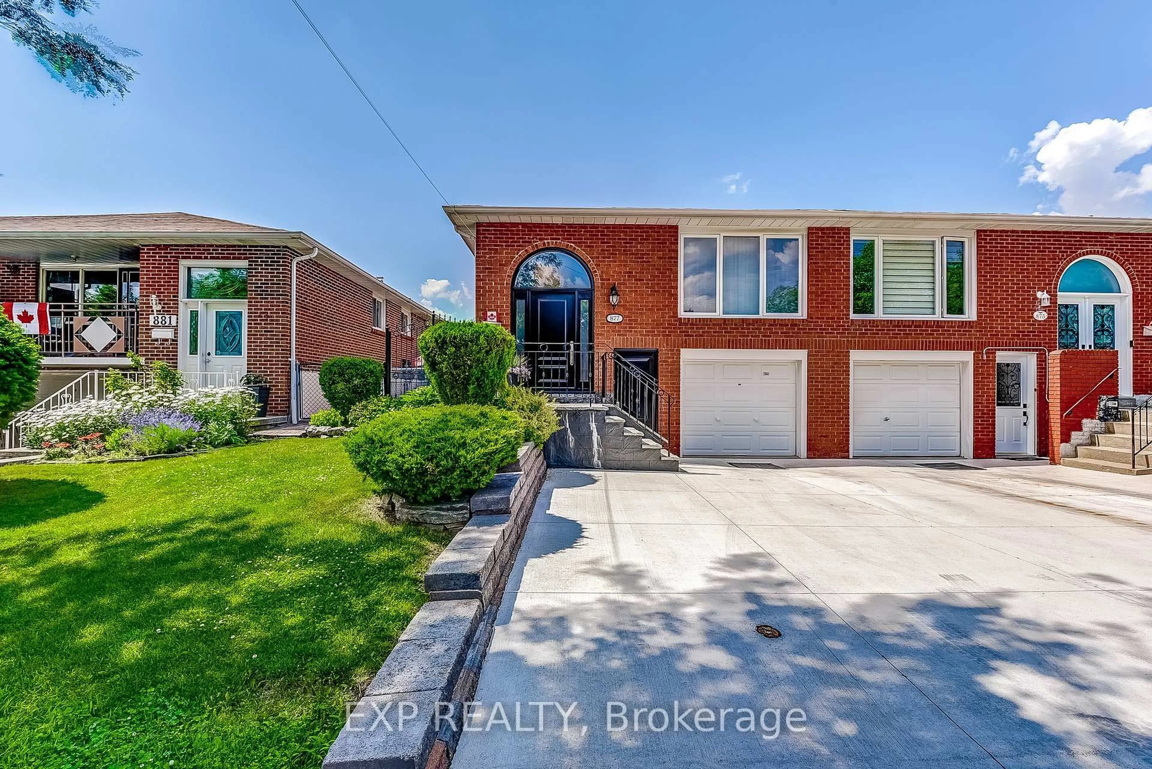 Home with brick exterior material, street for 877 Blairholm Ave, Mississauga Ontario L5C 1G5