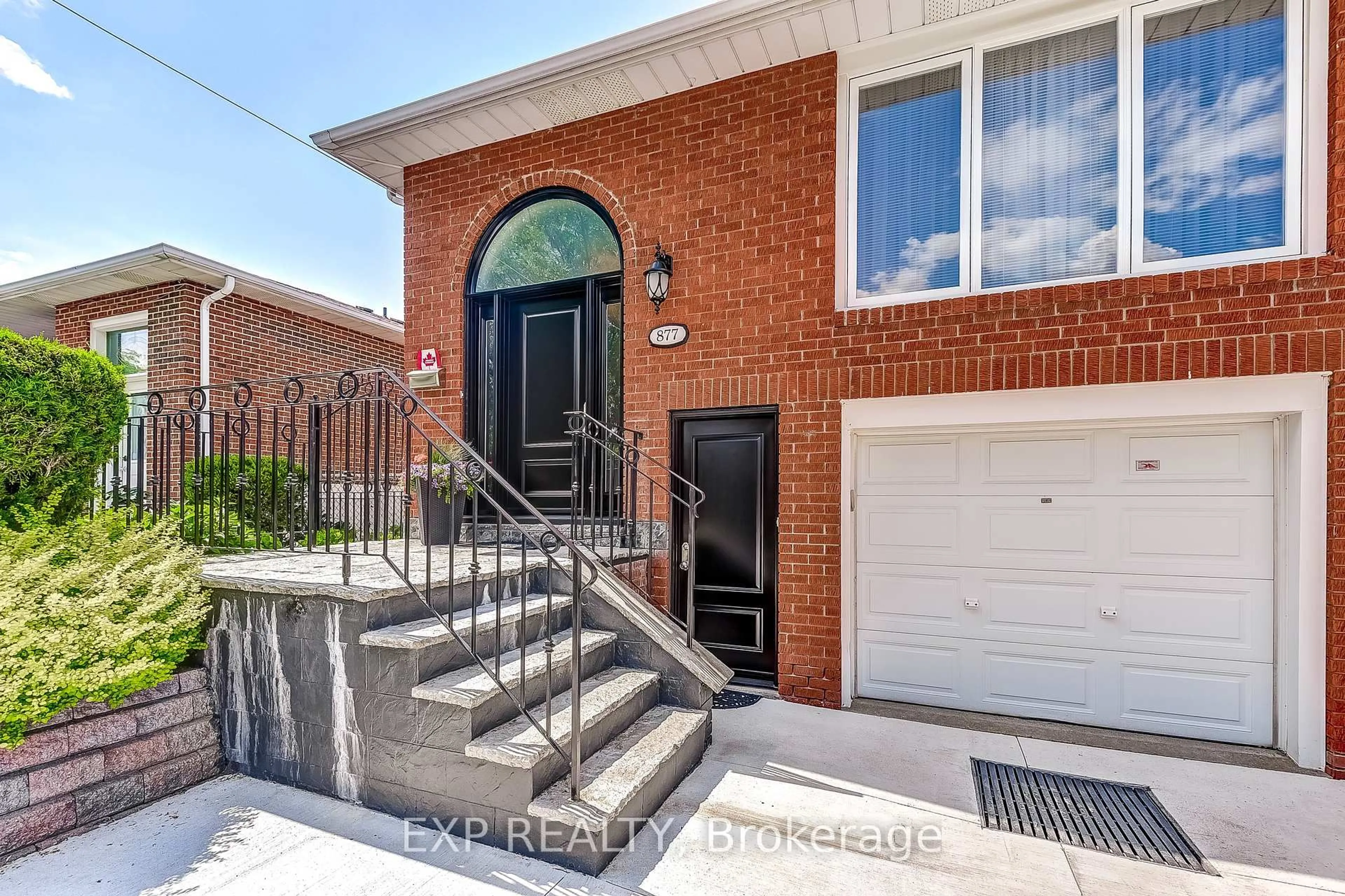 Home with brick exterior material, street for 877 Blairholm Ave, Mississauga Ontario L5C 1G5