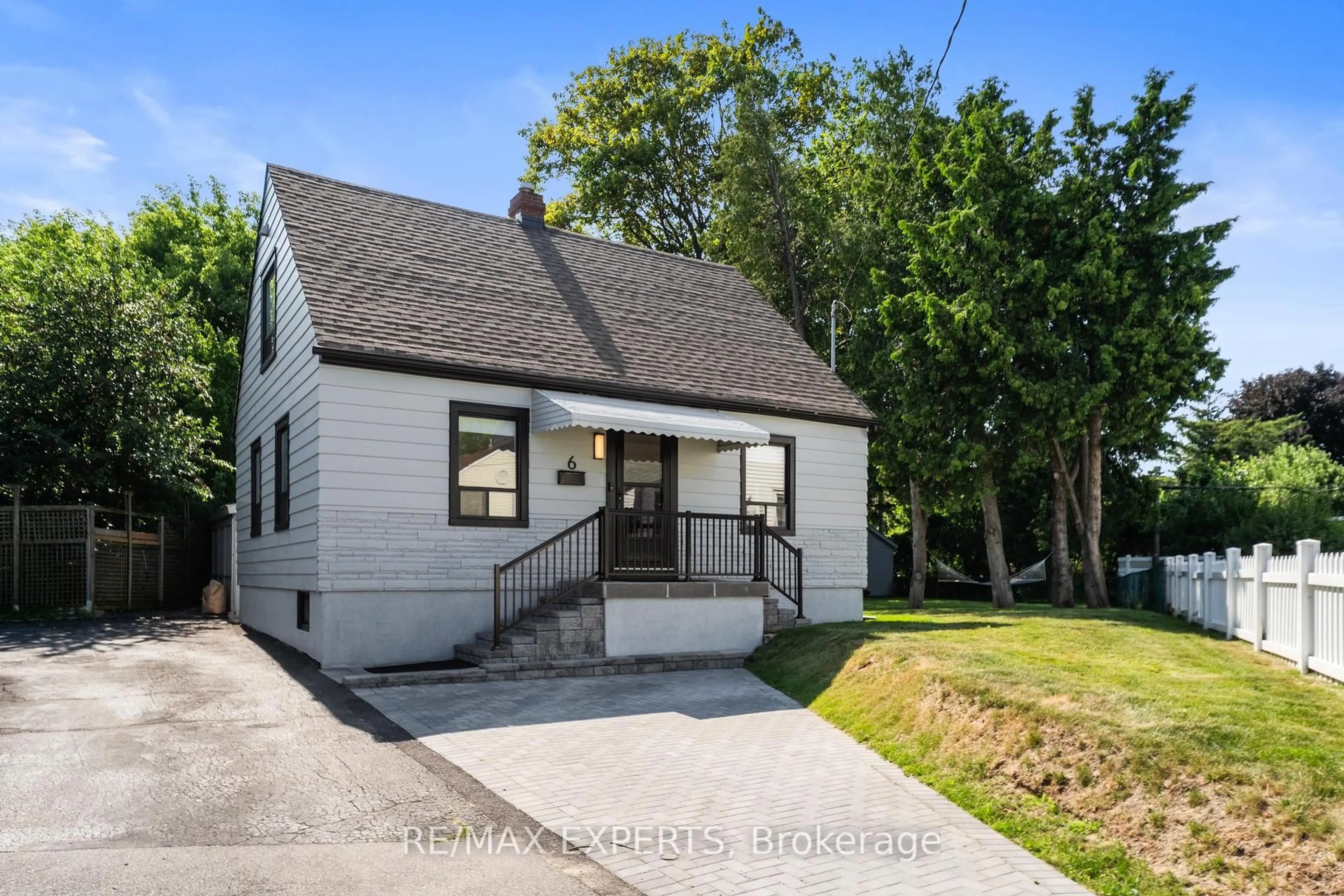 Home with vinyl exterior material, street for 6 Mccallum Crt, Toronto Ontario M8Y 1M6