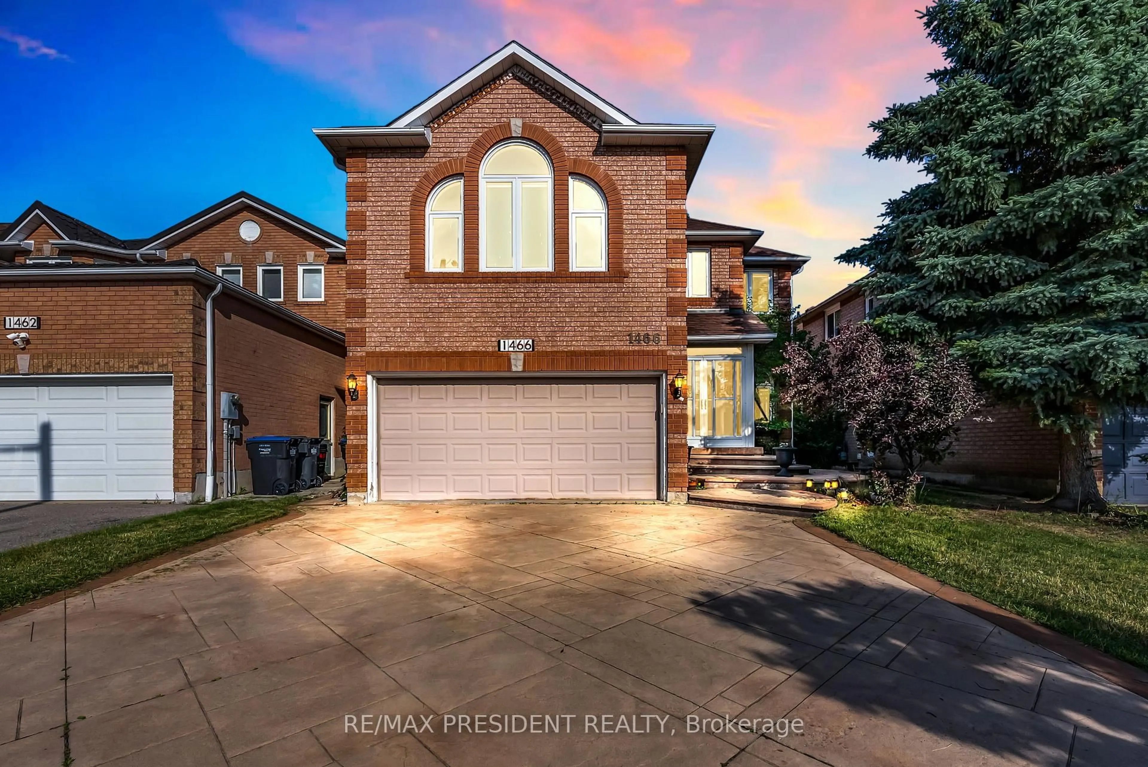 Home with brick exterior material, street for 1466 Willowvale Gdns, Mississauga Ontario L5V 1T7