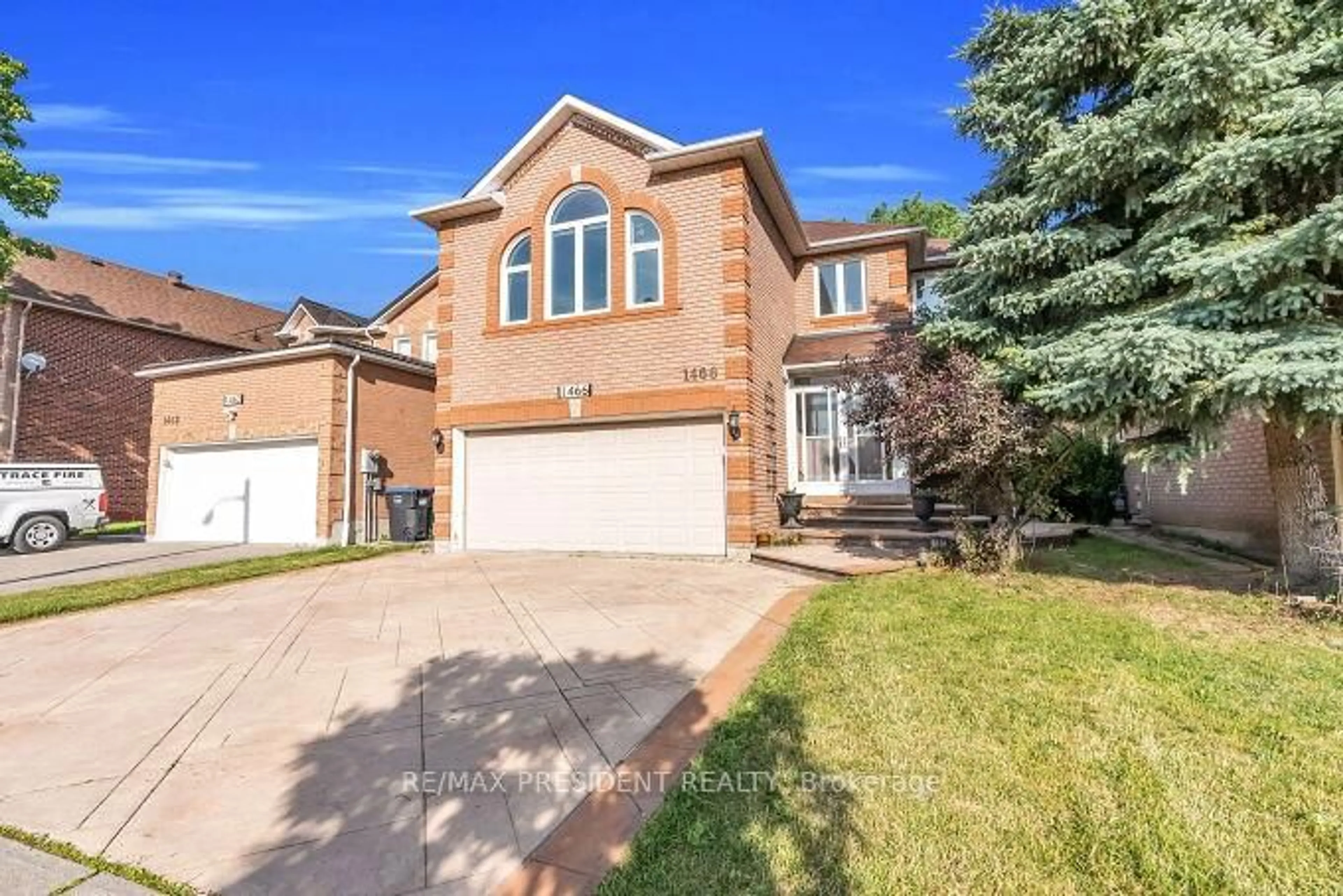 Home with brick exterior material, street for 1466 Willowvale Gdns, Mississauga Ontario L5V 1T7