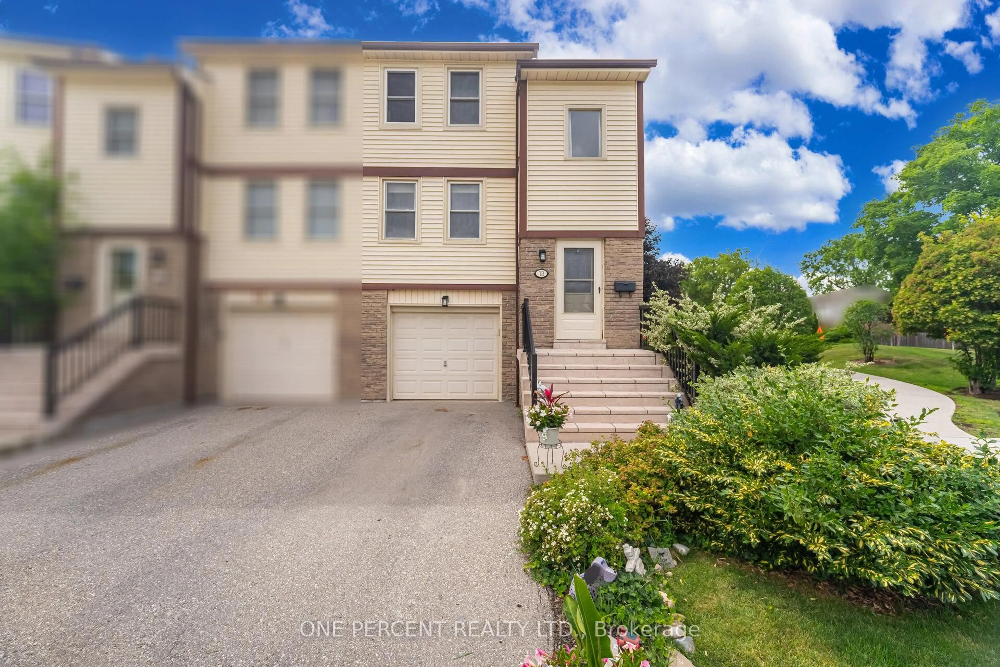 A pic from outside/outdoor area/front of a property/back of a property/a pic from drone, street for 7340 Copenhagen Rd #13, Mississauga Ontario L5N 2S5