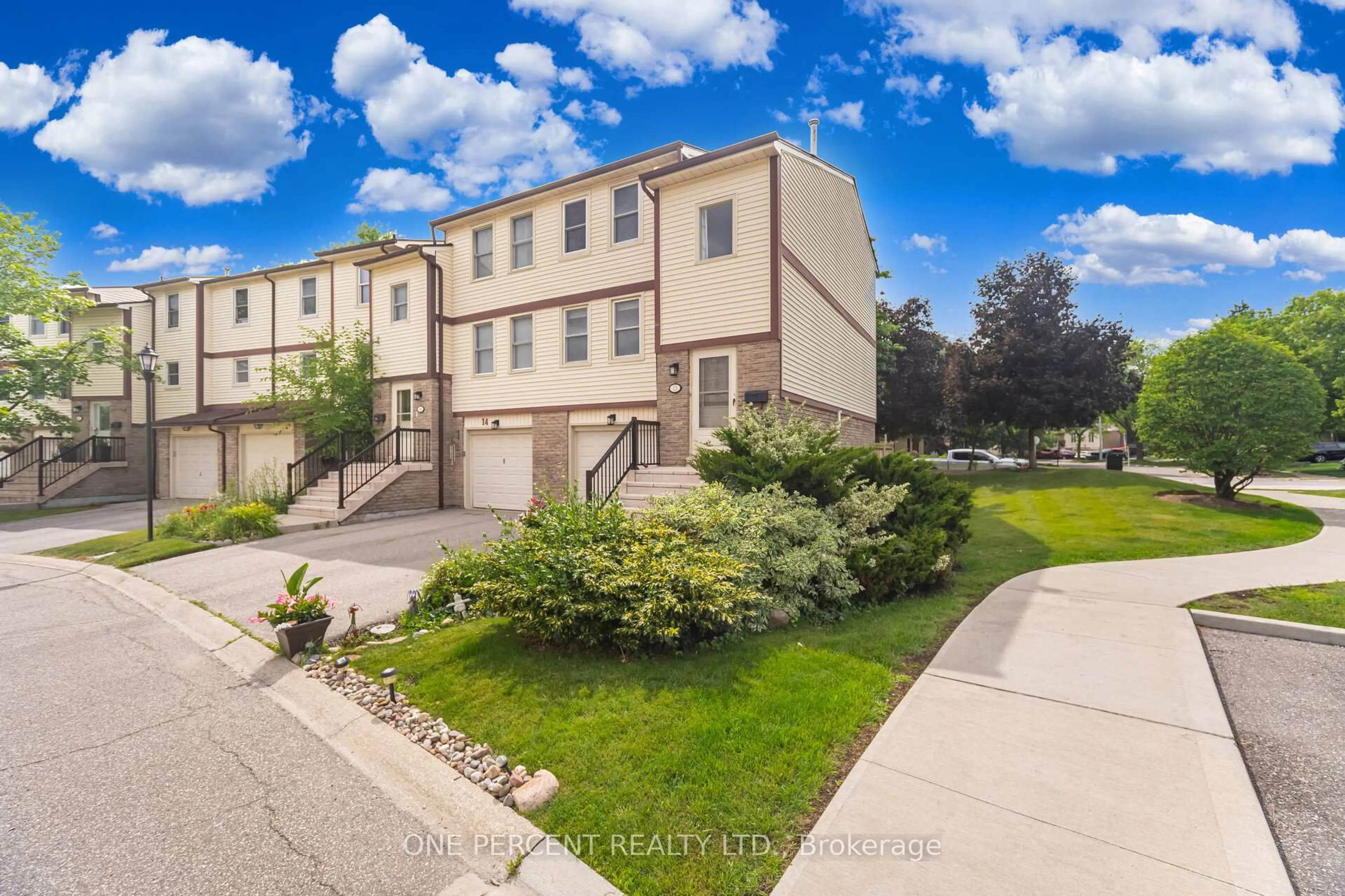 A pic from outside/outdoor area/front of a property/back of a property/a pic from drone, street for 7340 Copenhagen Rd #13, Mississauga Ontario L5N 2S5