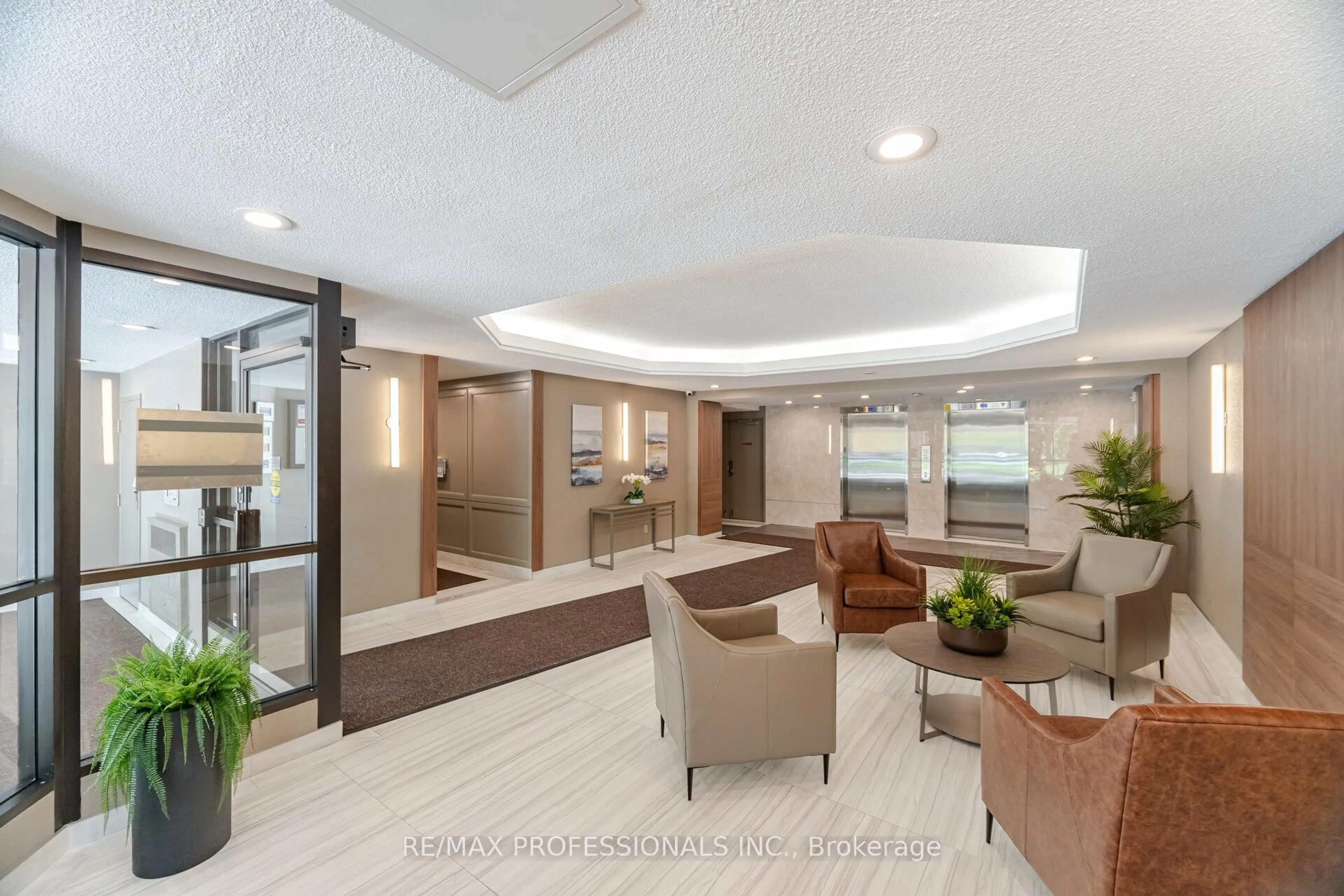 Lobby for 1111 Bough Beeches Blvd #1002, Mississauga Ontario L4W 4N1