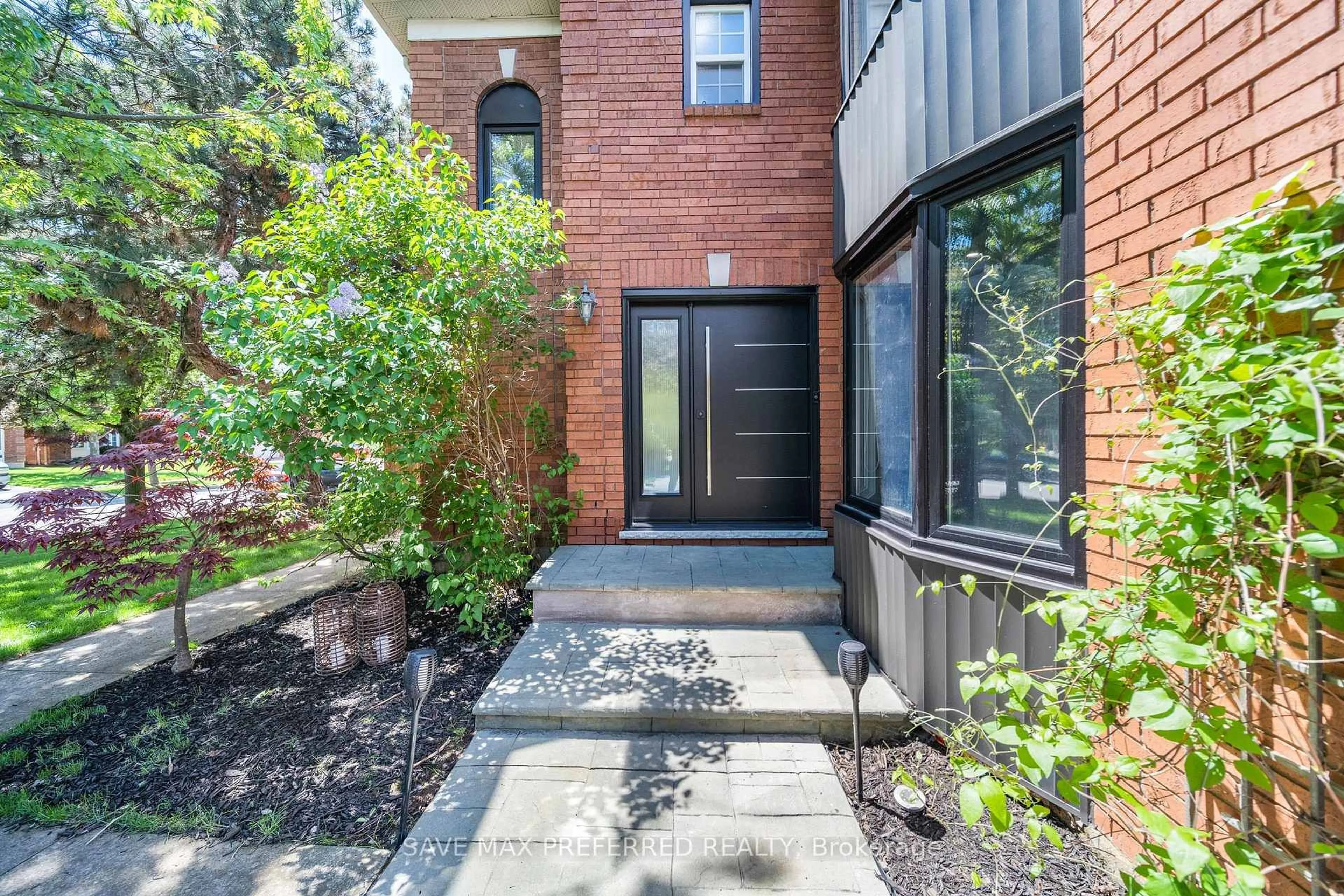 Home with brick exterior material, street for 2537 Ambercroft Tr, Mississauga Ontario L5M 4K5