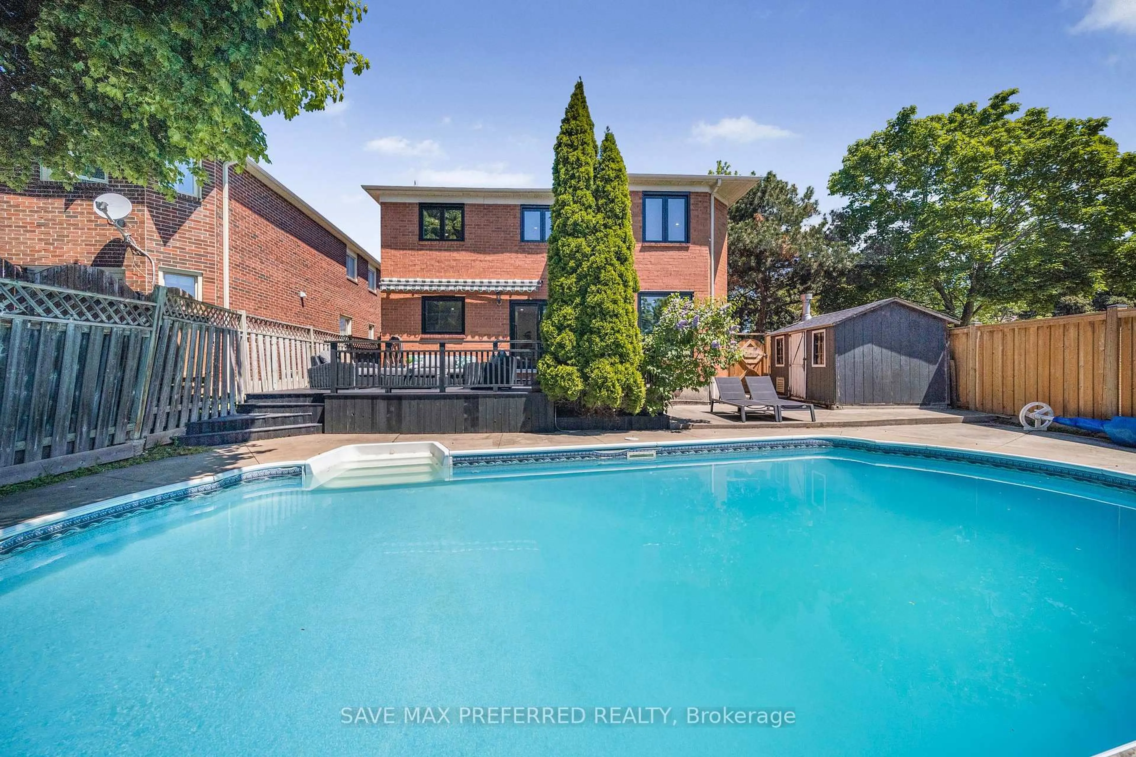Pool for 2537 Ambercroft Tr, Mississauga Ontario L5M 4K5