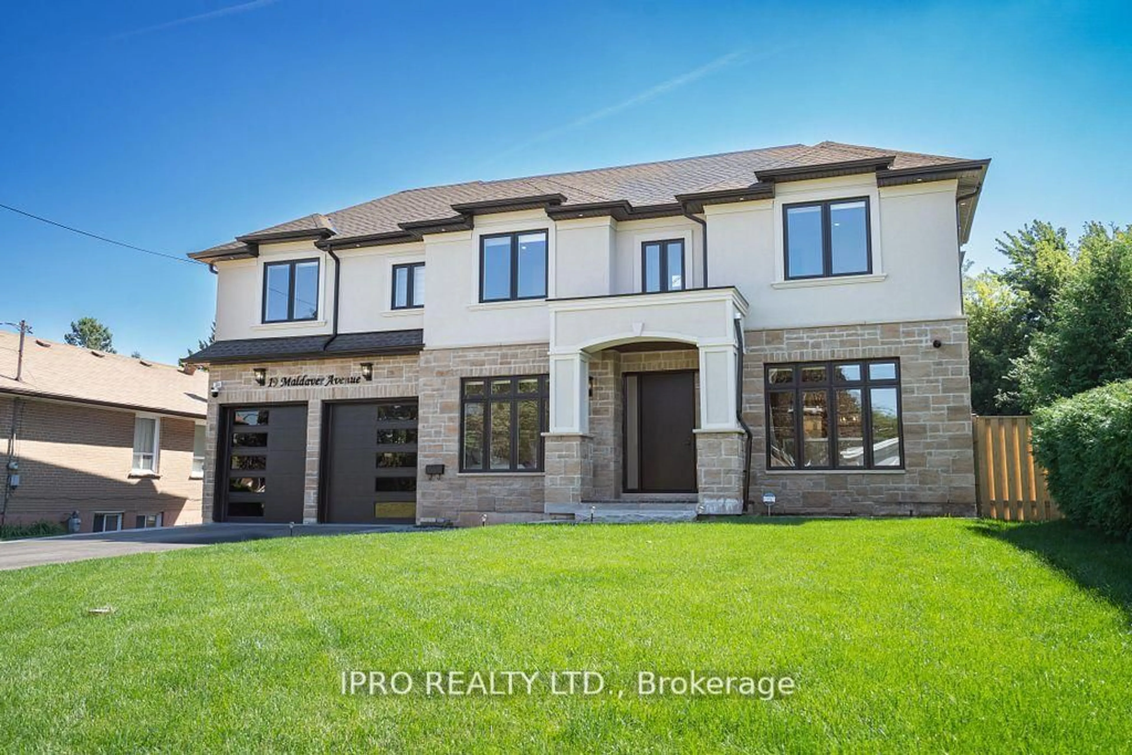 Home with brick exterior material, building for 19 Maldaver Ave, Mississauga Ontario L5M 1W4