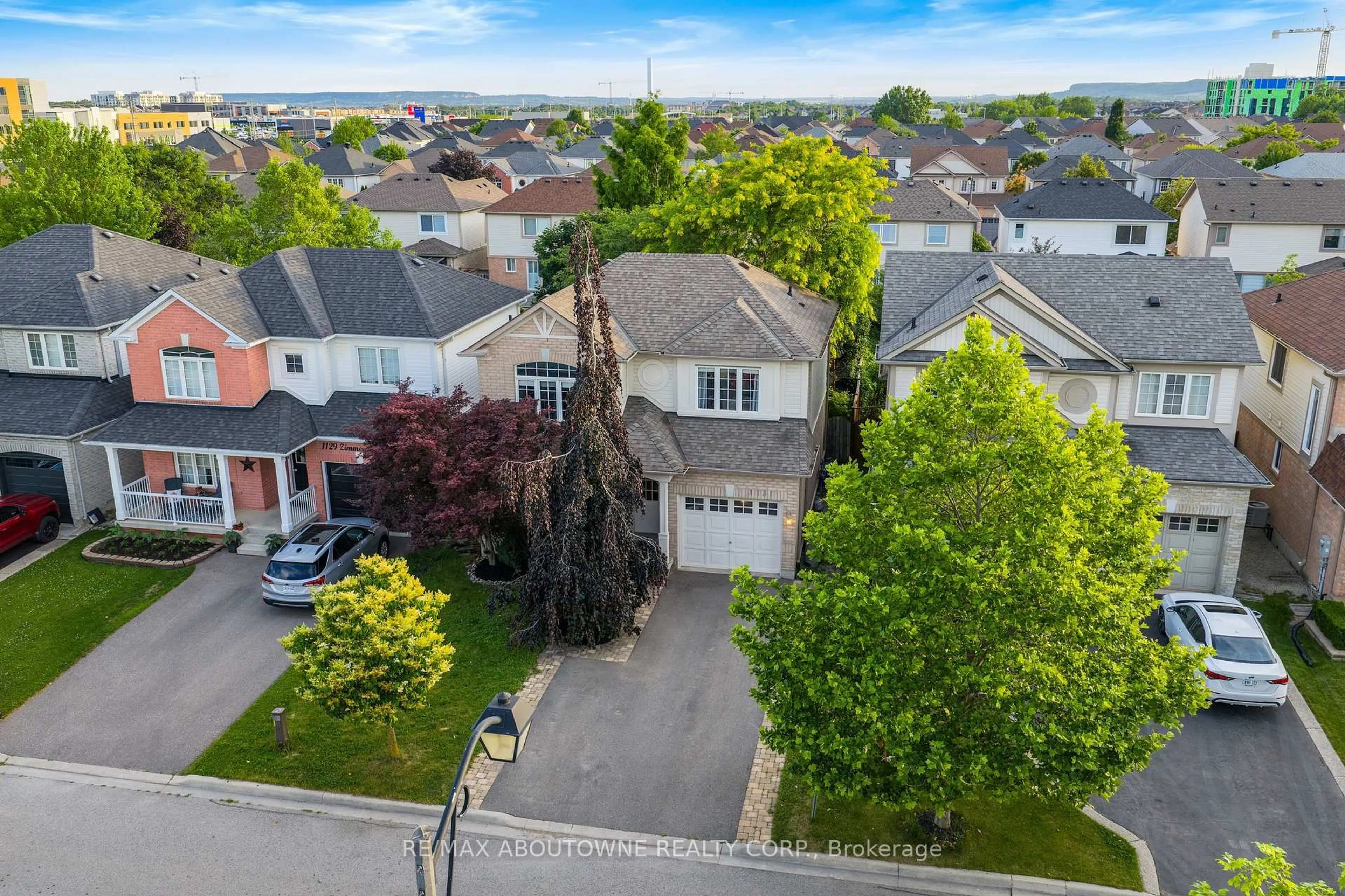 A pic from outside/outdoor area/front of a property/back of a property/a pic from drone, street for 1131 Zimmerman Cres, Milton Ontario L9T 5T2