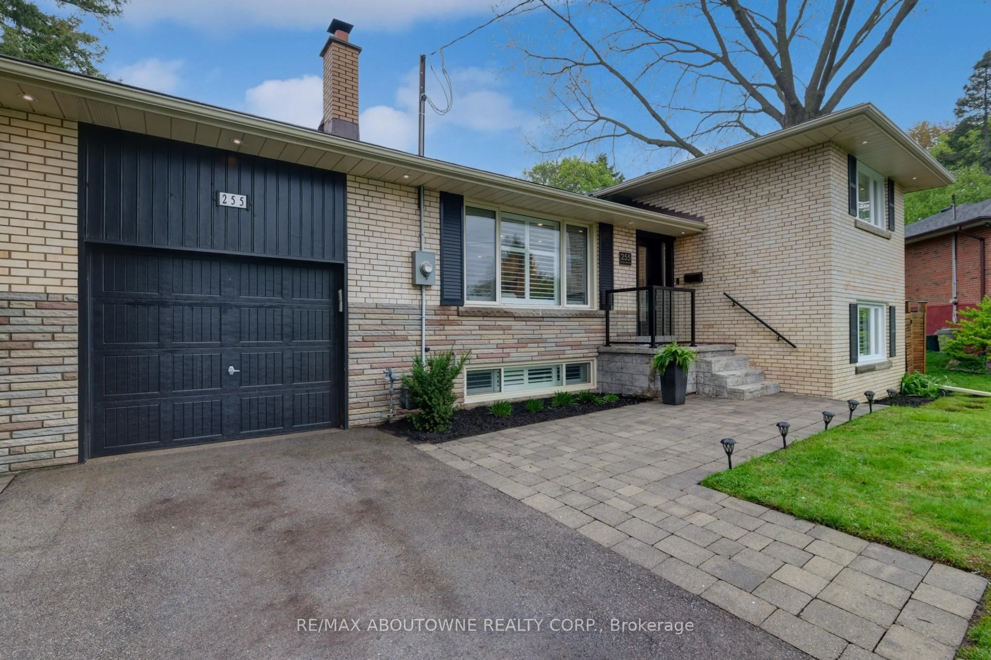 Home with brick exterior material, street for 255 Wales Cres, Oakville Ontario L6L 3X8