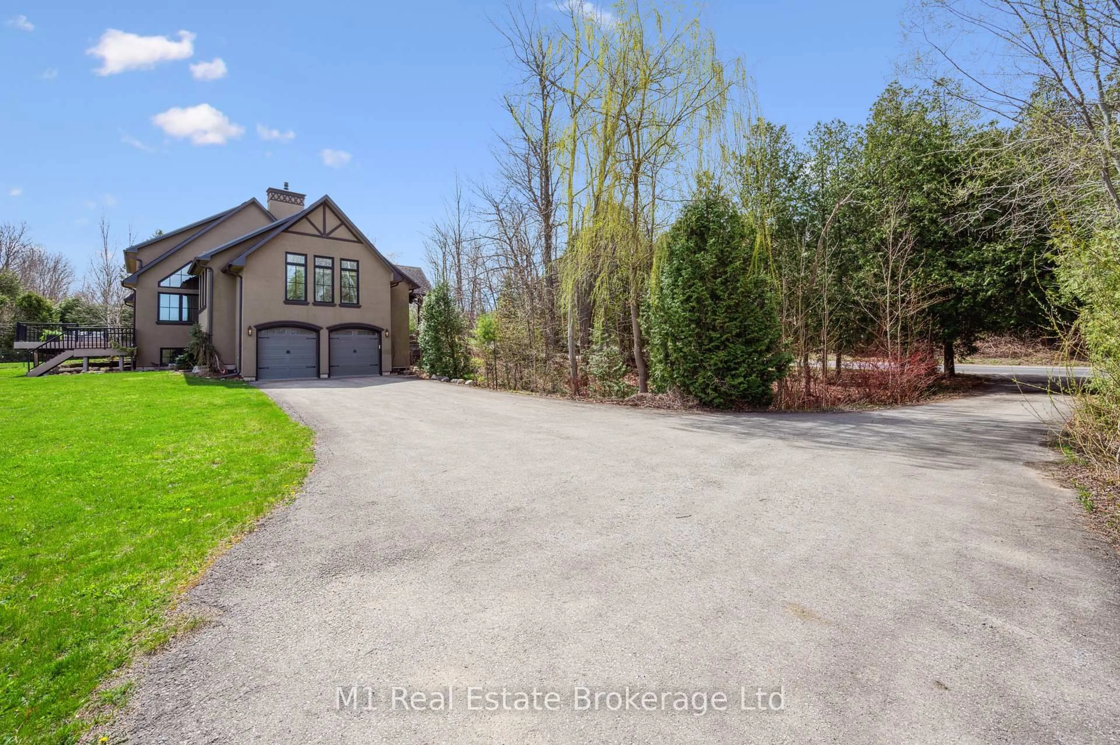 A pic from outside/outdoor area/front of a property/back of a property/a pic from drone, street for 13569 Dublin Line, Halton Hills Ontario L7J 2L7