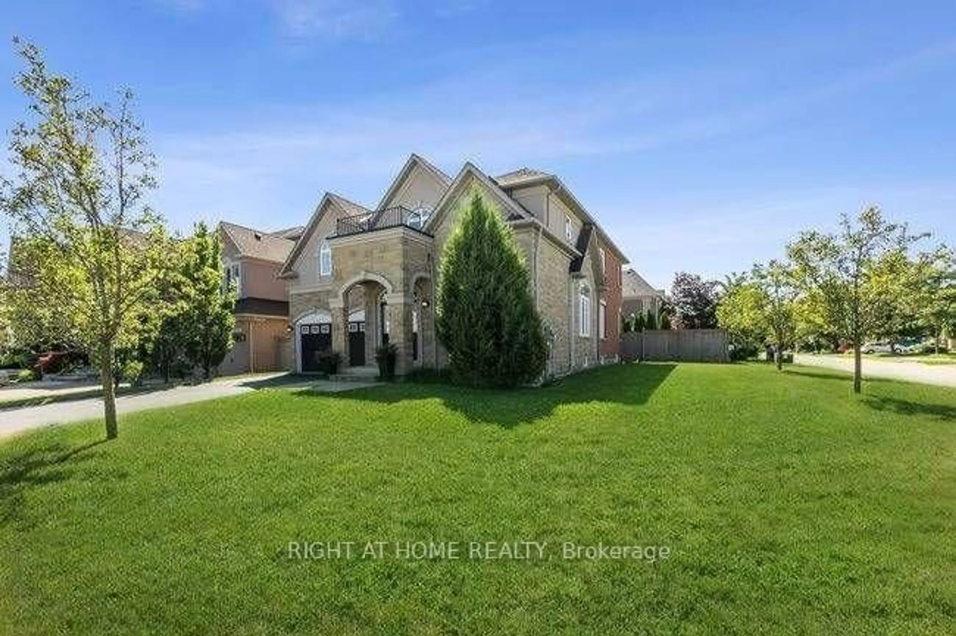 A pic from outside/outdoor area/front of a property/back of a property/a pic from drone, street for 122 Spring Azure Cres, Oakville Ontario L6L 6V8