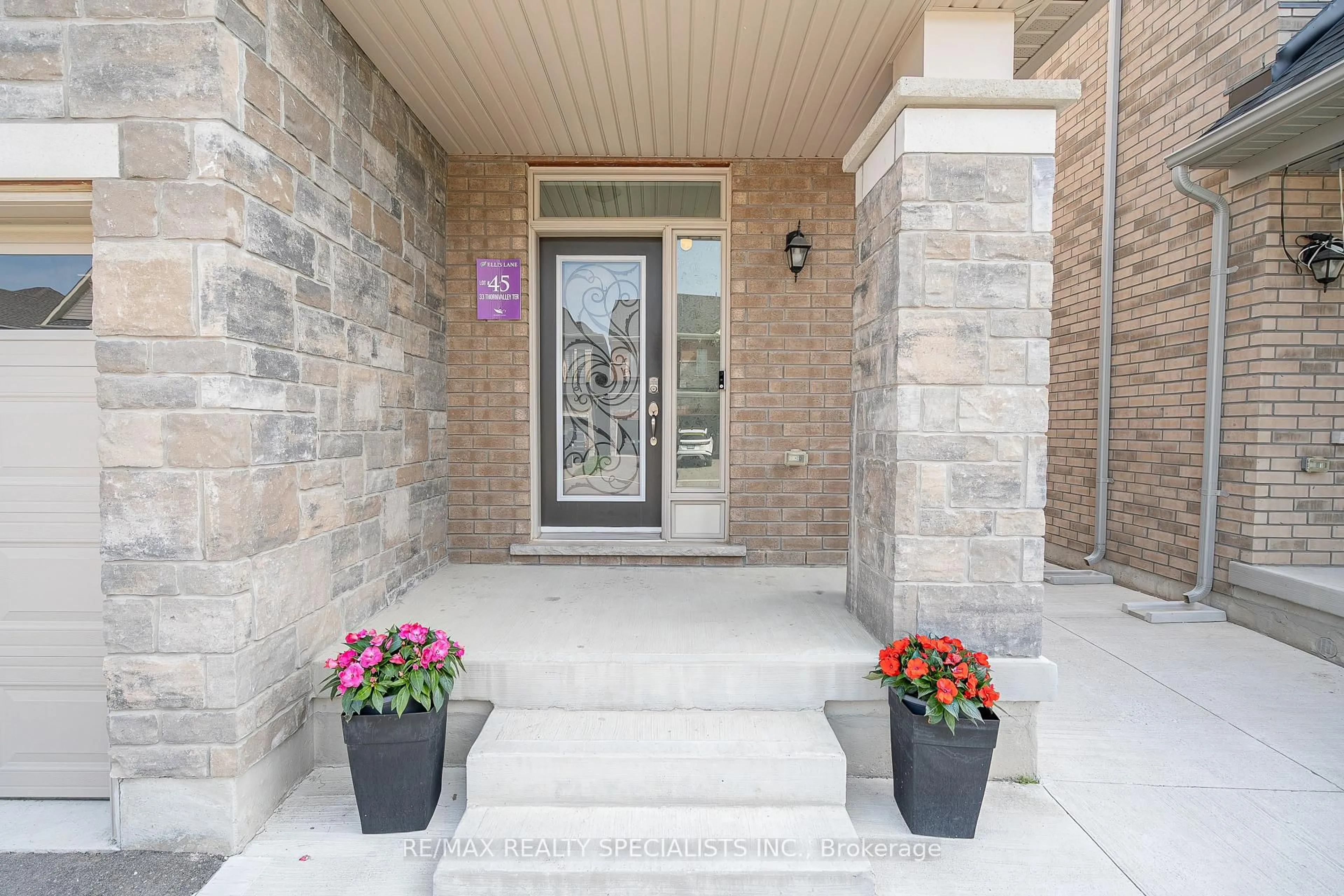 Indoor entryway for 33 Thornvalley Terr, Caledon Ontario L7C 4H9