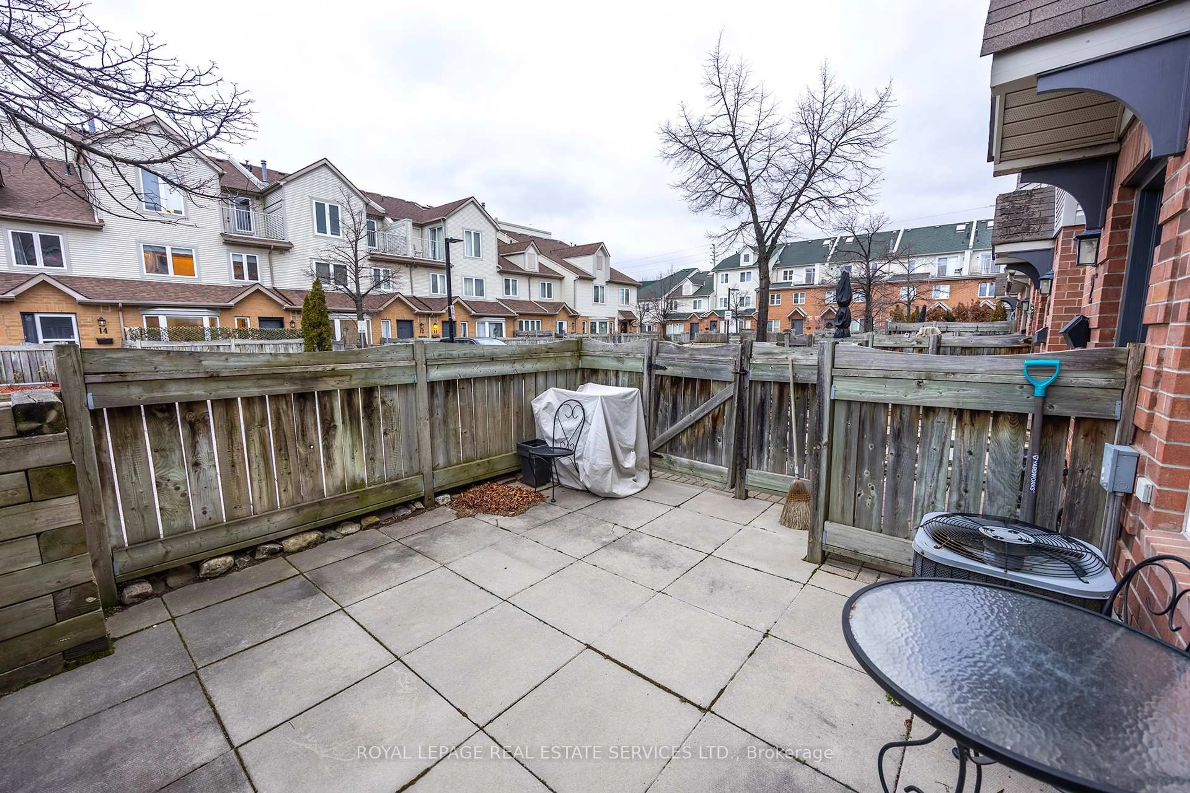 Patio, unknown for 1221 Parkwest Pl #21, Mississauga Ontario L5E 3J3