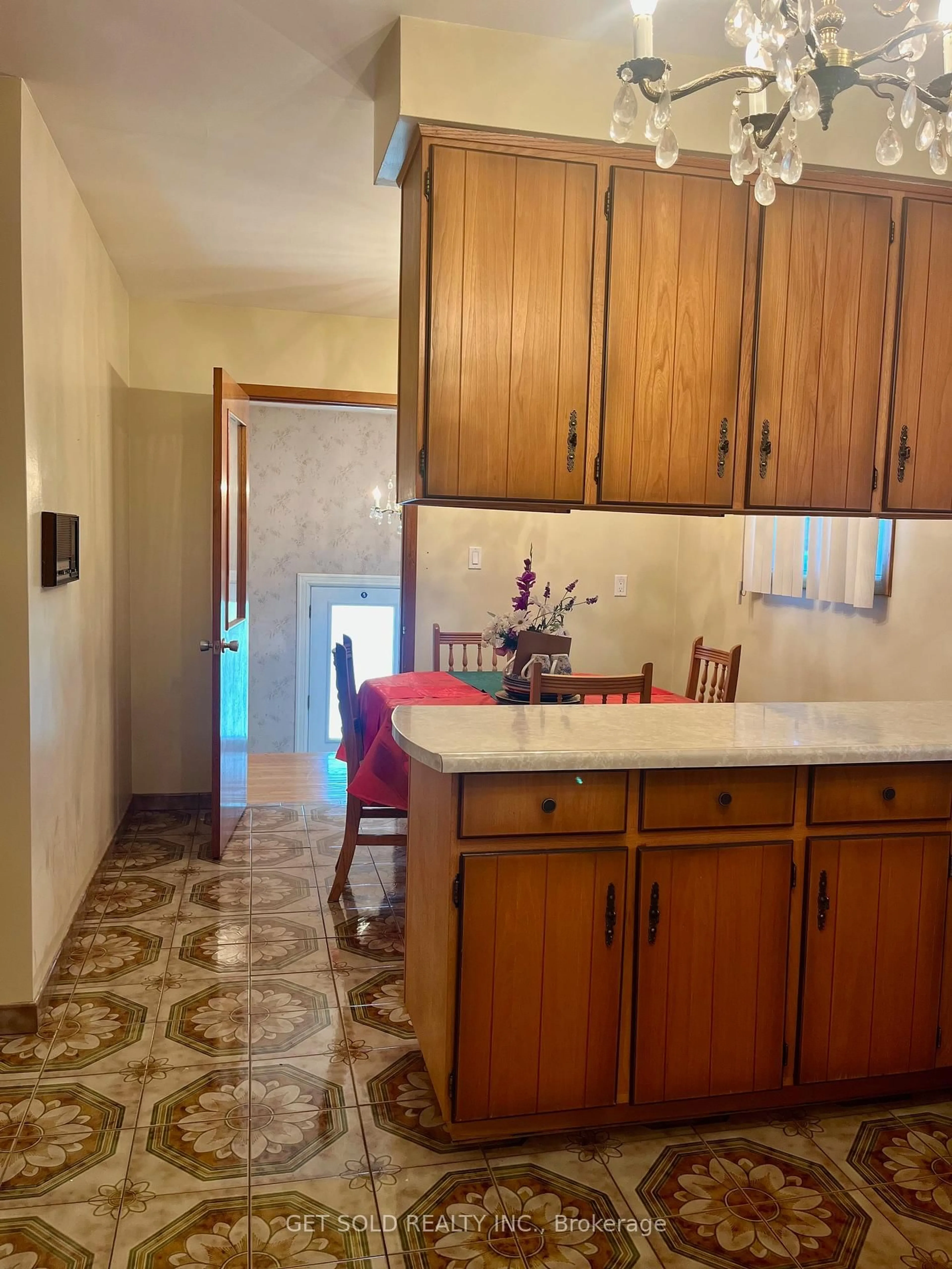 Standard kitchen, unknown for 73 Franel Cres, Toronto Ontario M9L 1B6