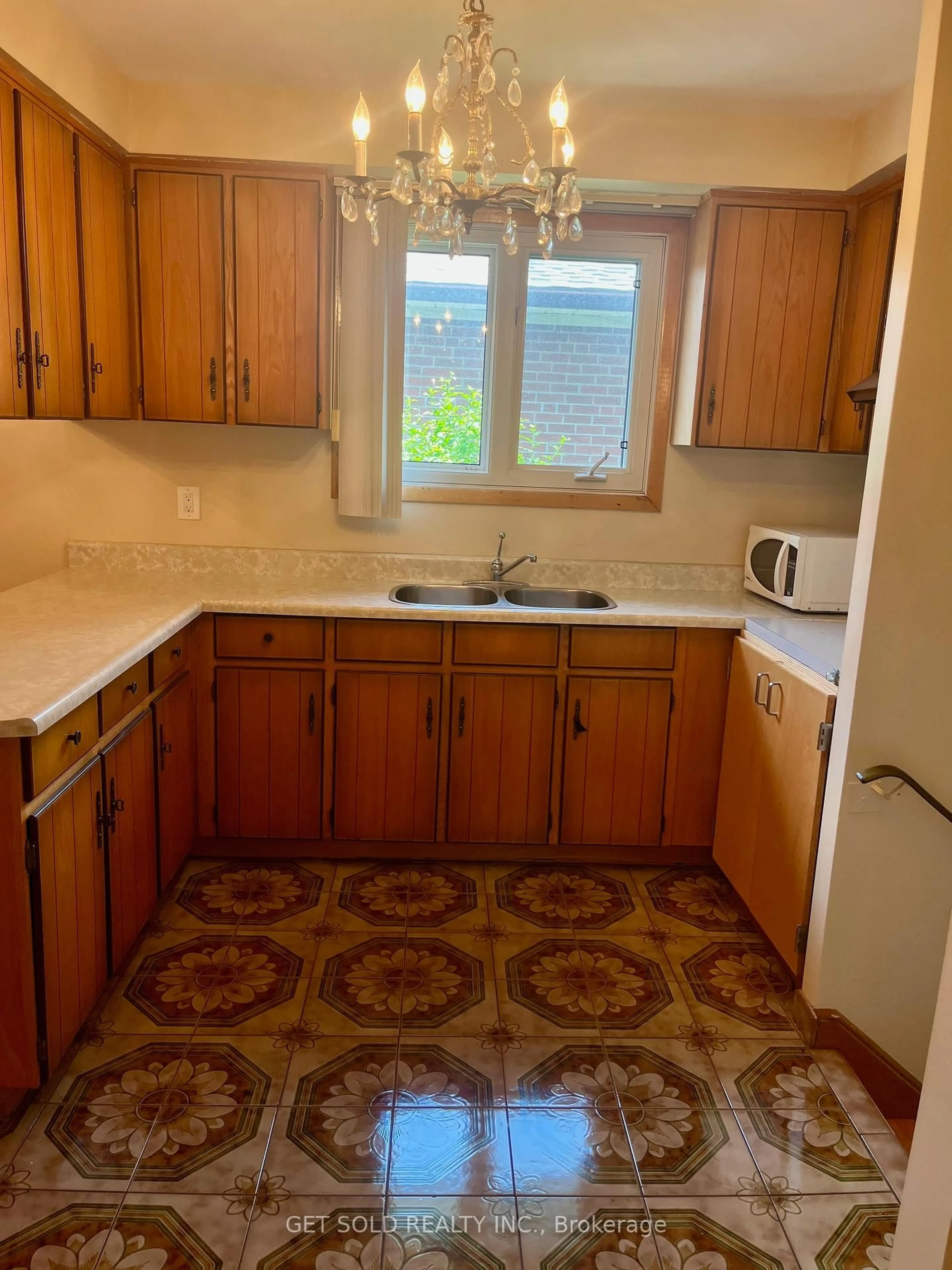Standard kitchen, ceramic/tile floor for 73 Franel Cres, Toronto Ontario M9L 1B6